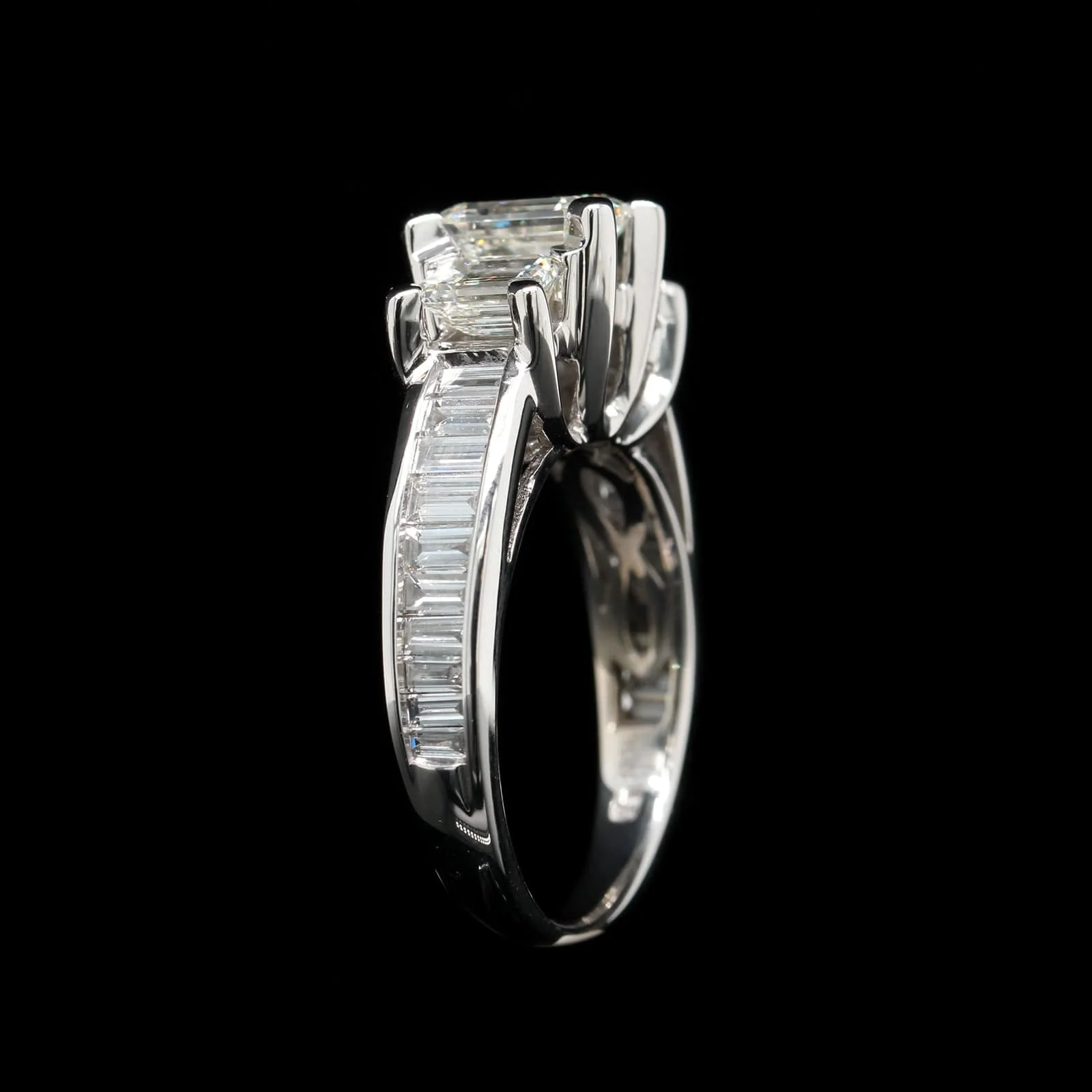 18K White Gold Estate Diamond Three Stone Ring - Image 3