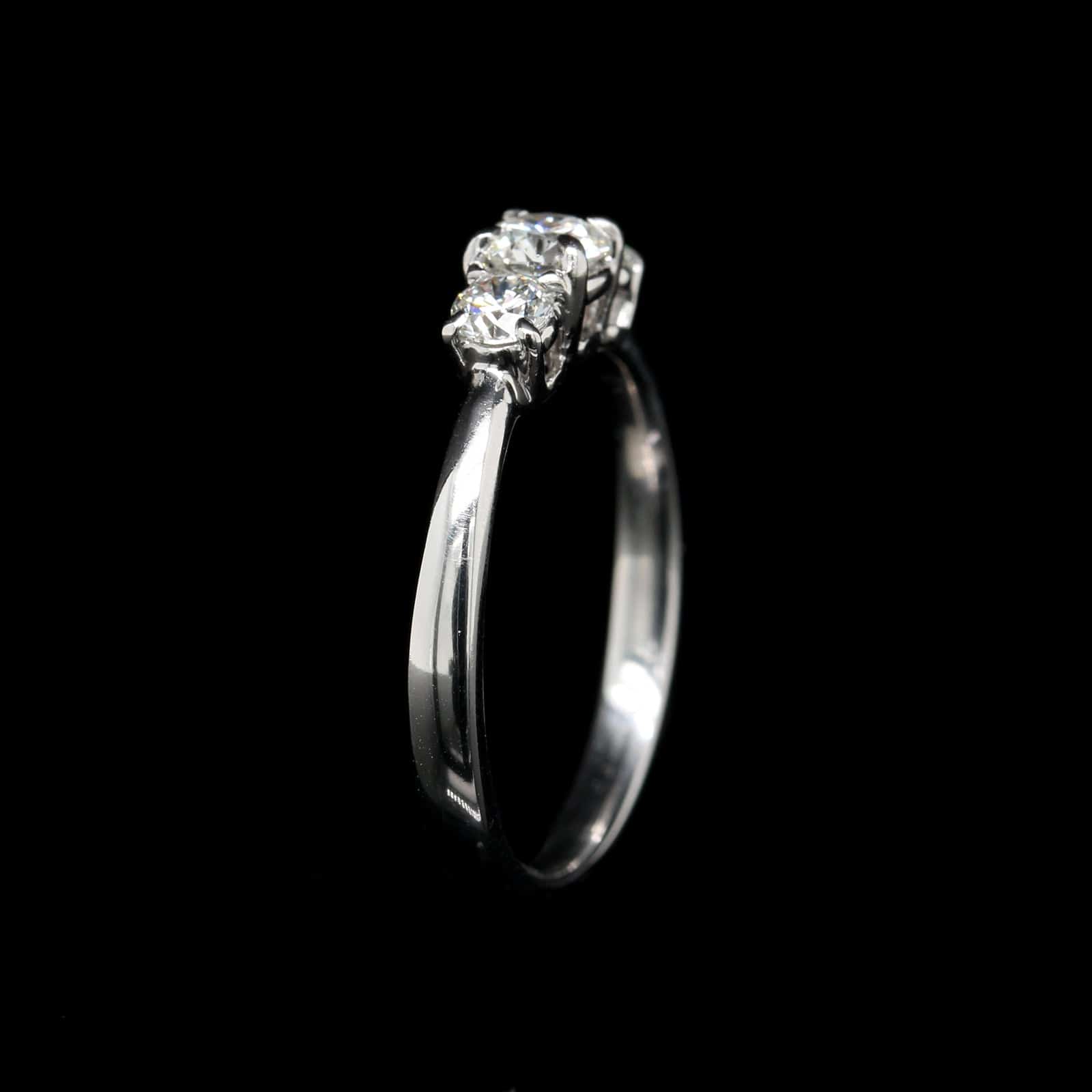18K White Gold Estate Three Stone Diamond Ring - Image 2