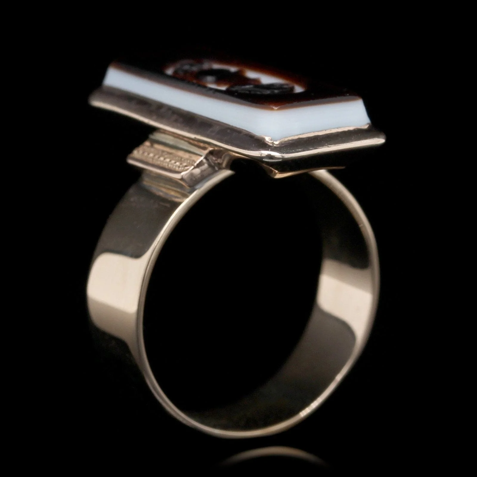 Vintage 14K Yellow Gold Estate Hardstone Intaglio Ring - Image 3