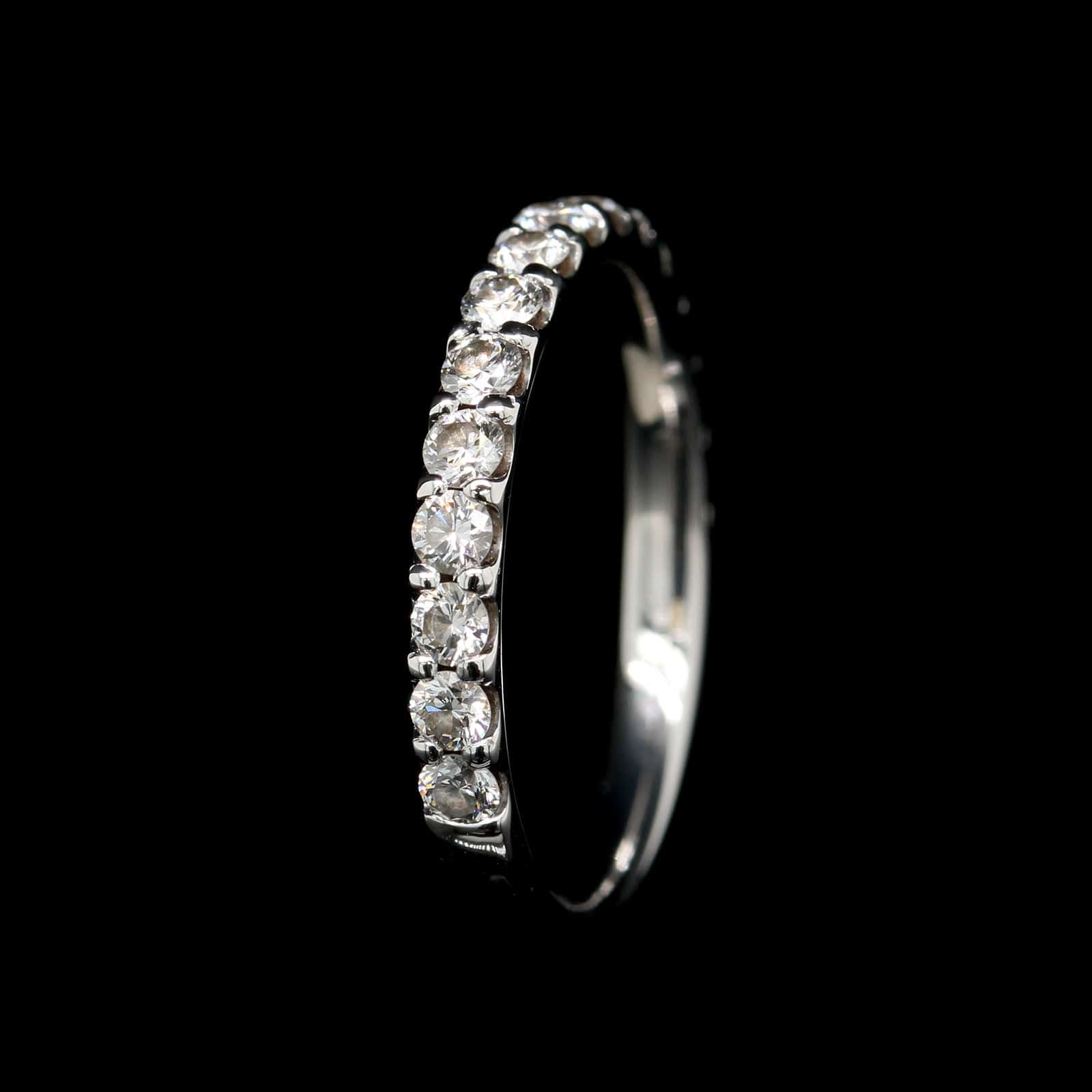 Memoire Platinum Estate Diamond Band - Image 2