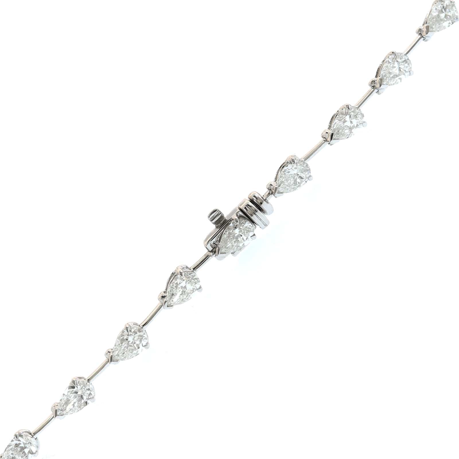 Etho Maria 18K White Gold and Platinum Pear Shaped Diamond Necklace - Image 3