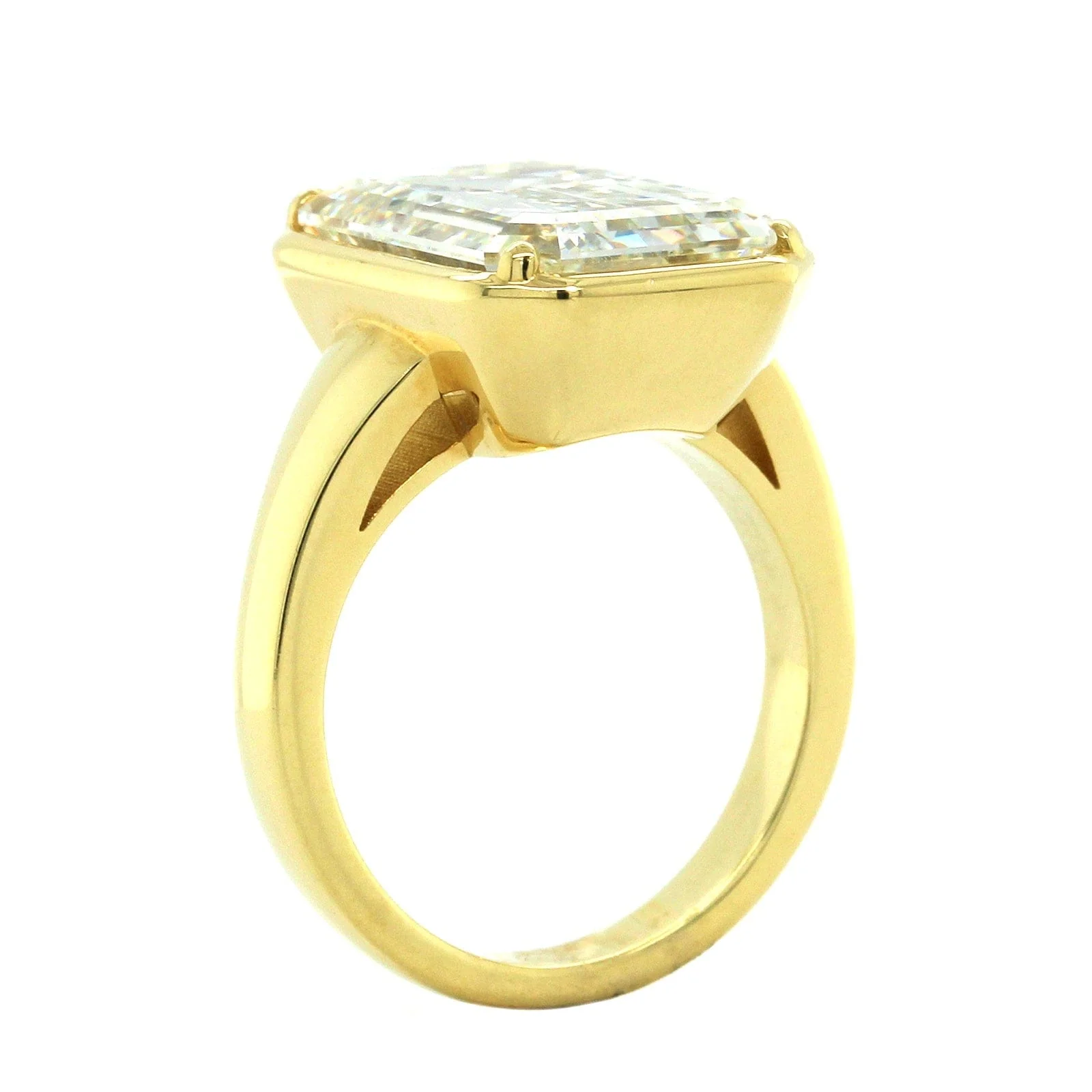 18K Yellow Gold Bezel Set Emerald Diamond Engagement Ring - Image 3