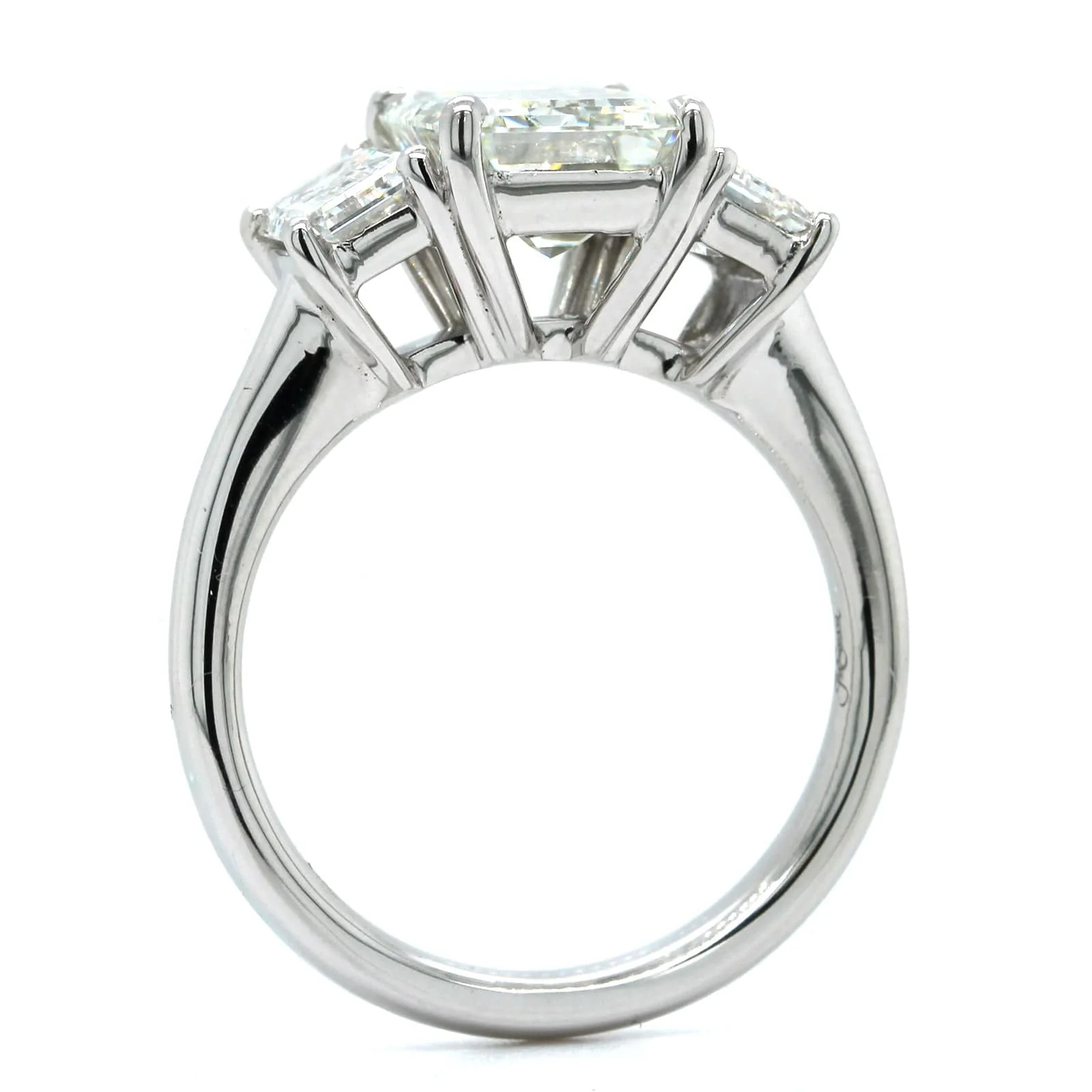 Platinum 3 Stone Emerald Cut Diamond Engagement Ring - Image 3
