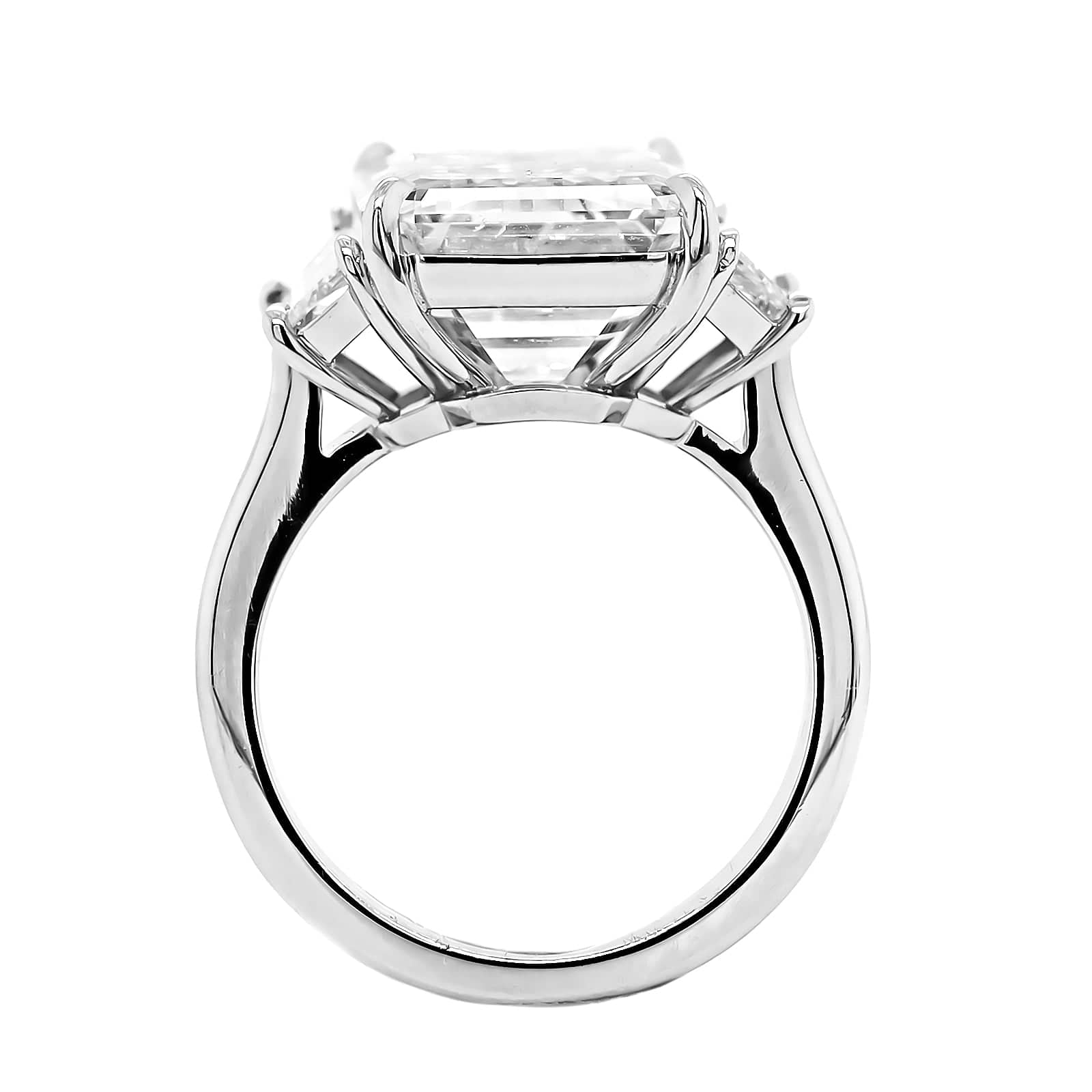 Platinum 3 Stone Emerald Cut Diamond Engagement Ring - Image 3