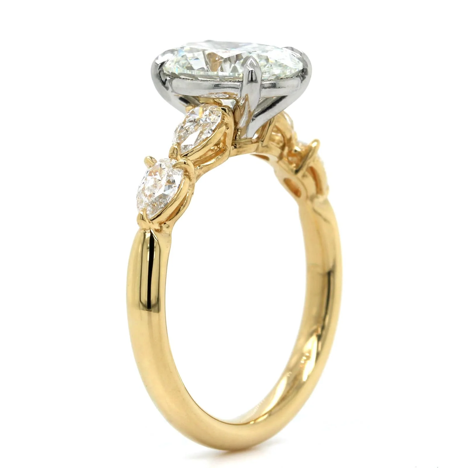 18K Yellow Gold Oval Cut Diamond Engagement Ring - Image 2