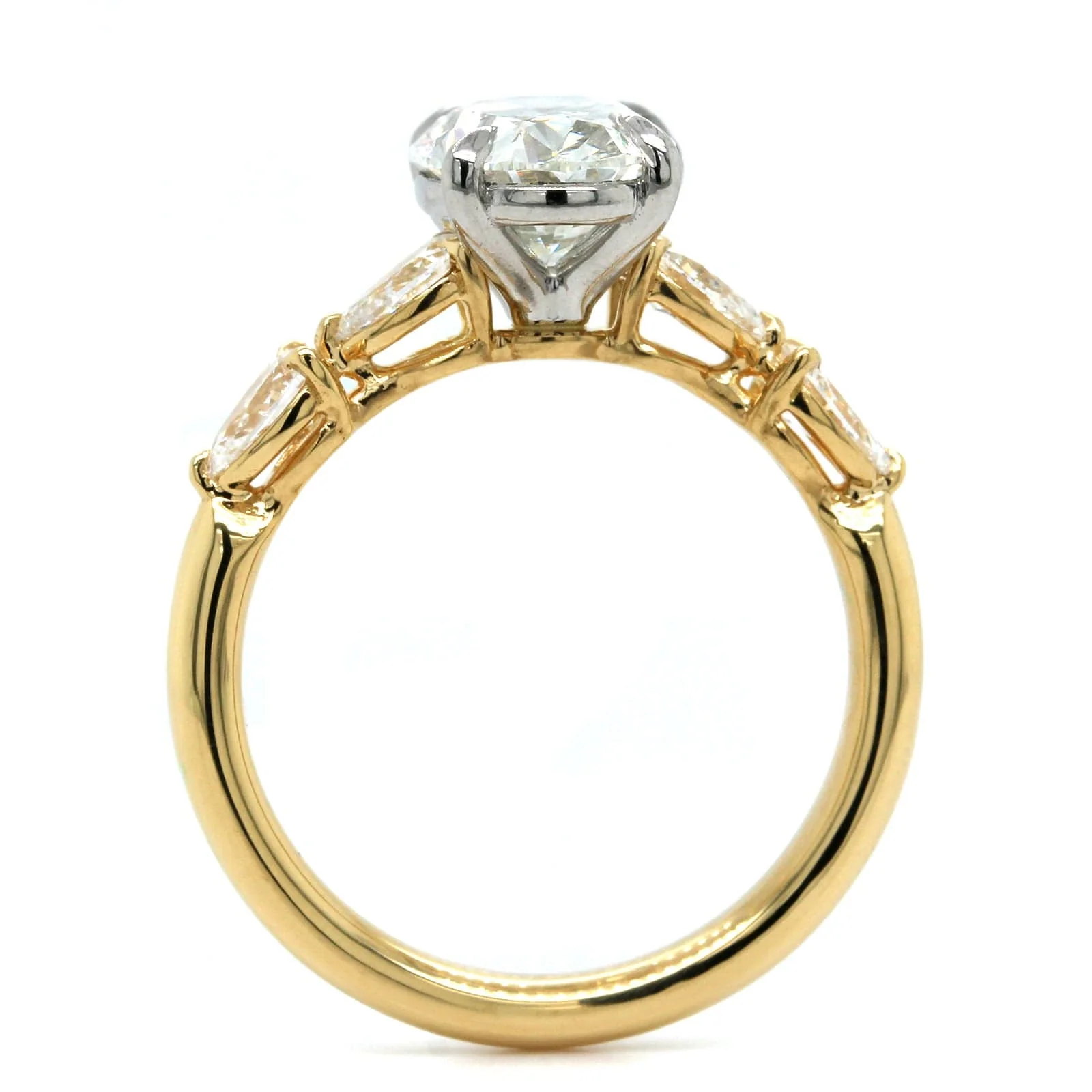 18K Yellow Gold Oval Cut Diamond Engagement Ring - Image 3