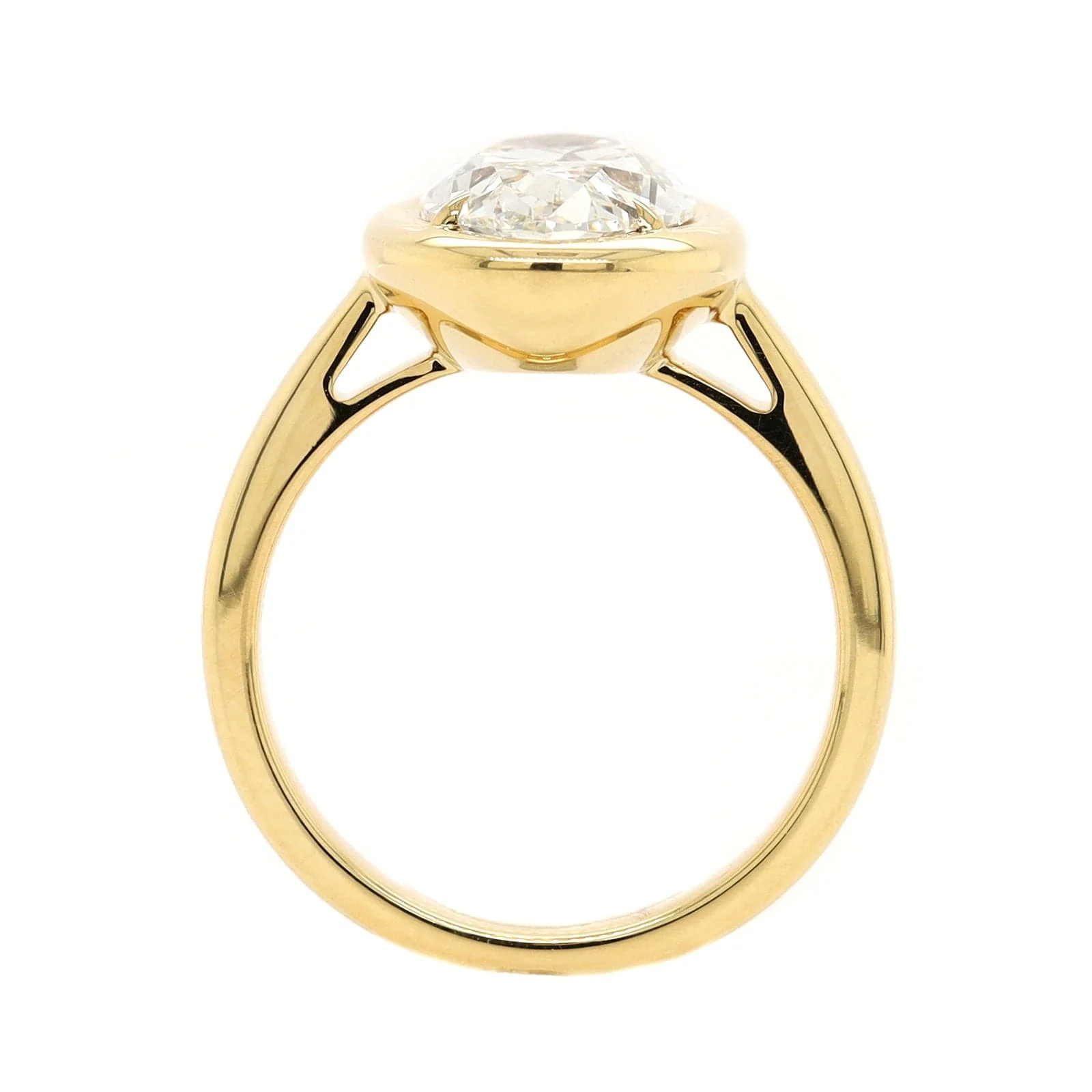 18K Yellow Gold Oval Shaped Diamond Ring - Image 3