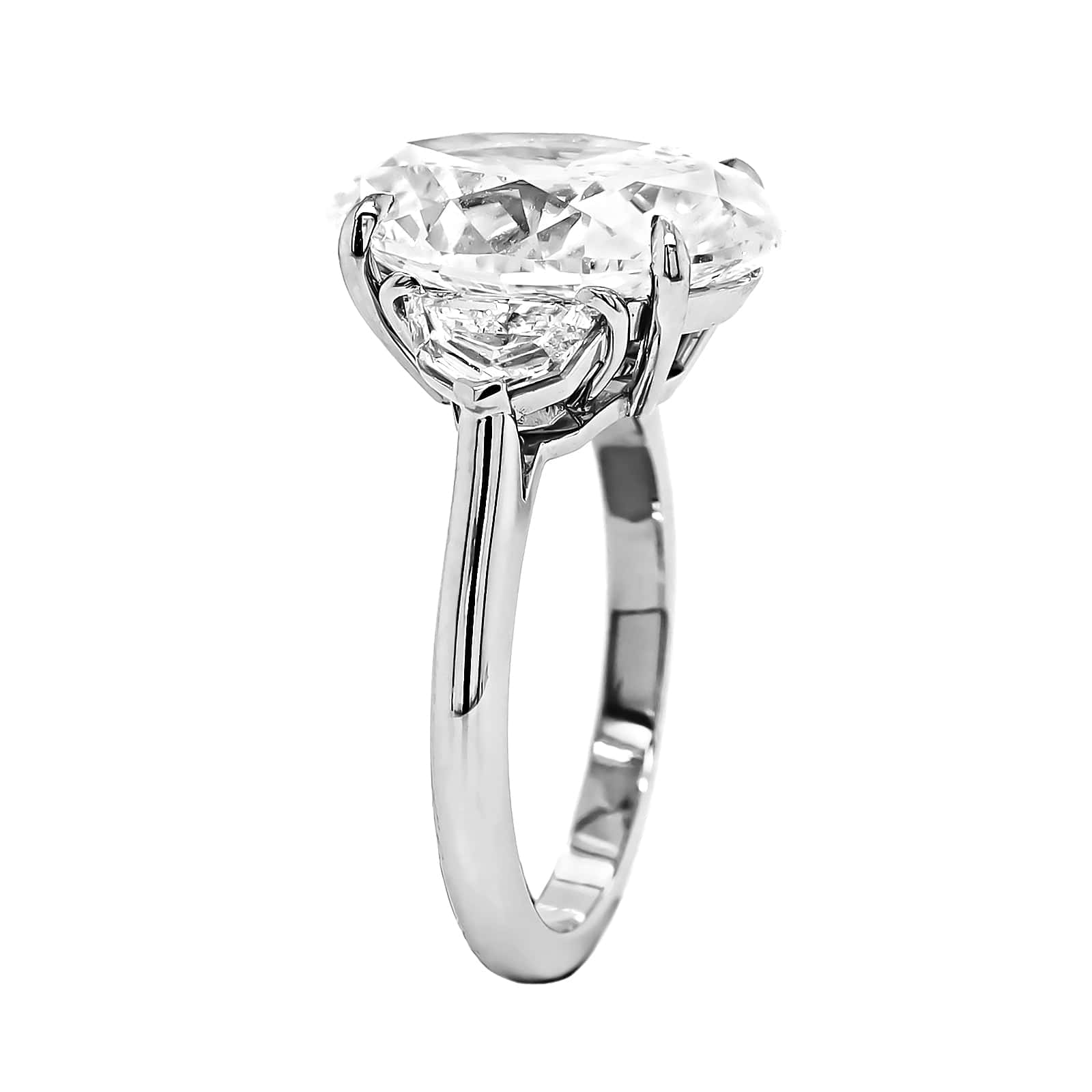 Platinum 3 Stone Oval Diamond Engagement Ring - Image 2