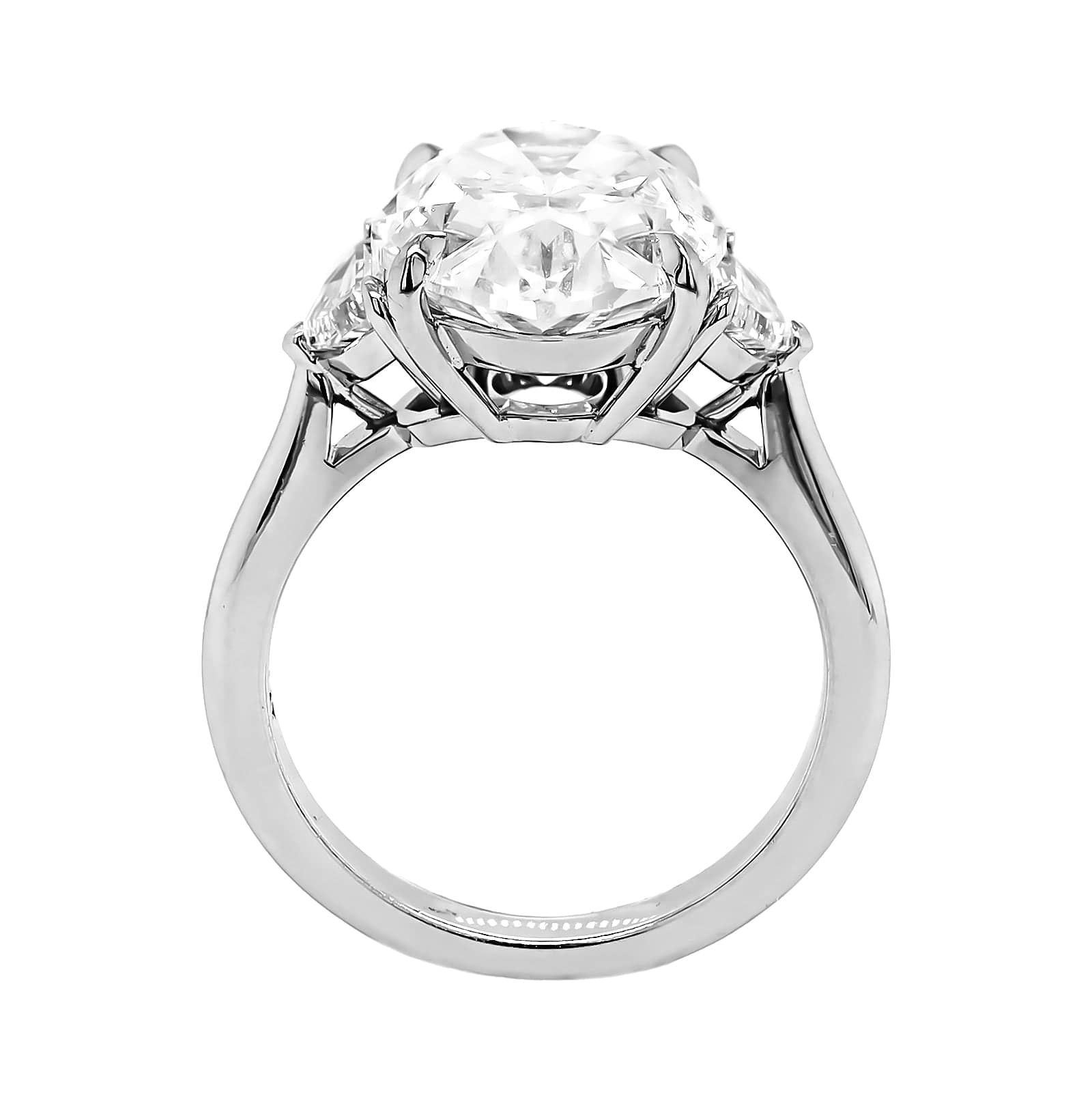 Platinum 3 Stone Oval Diamond Engagement Ring - Image 3