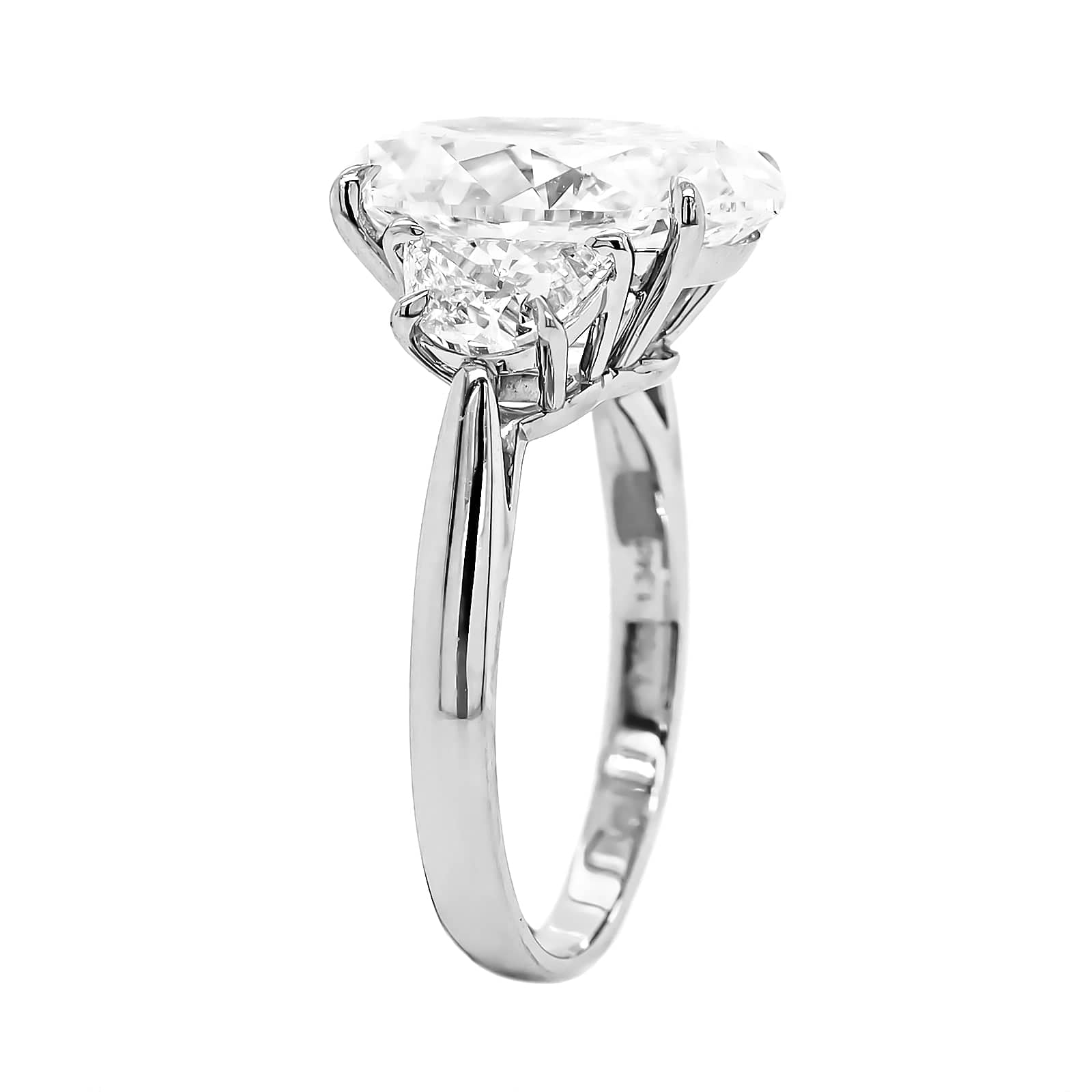 Platinum 3 Stone Oval Diamond Engagement Ring - Image 2