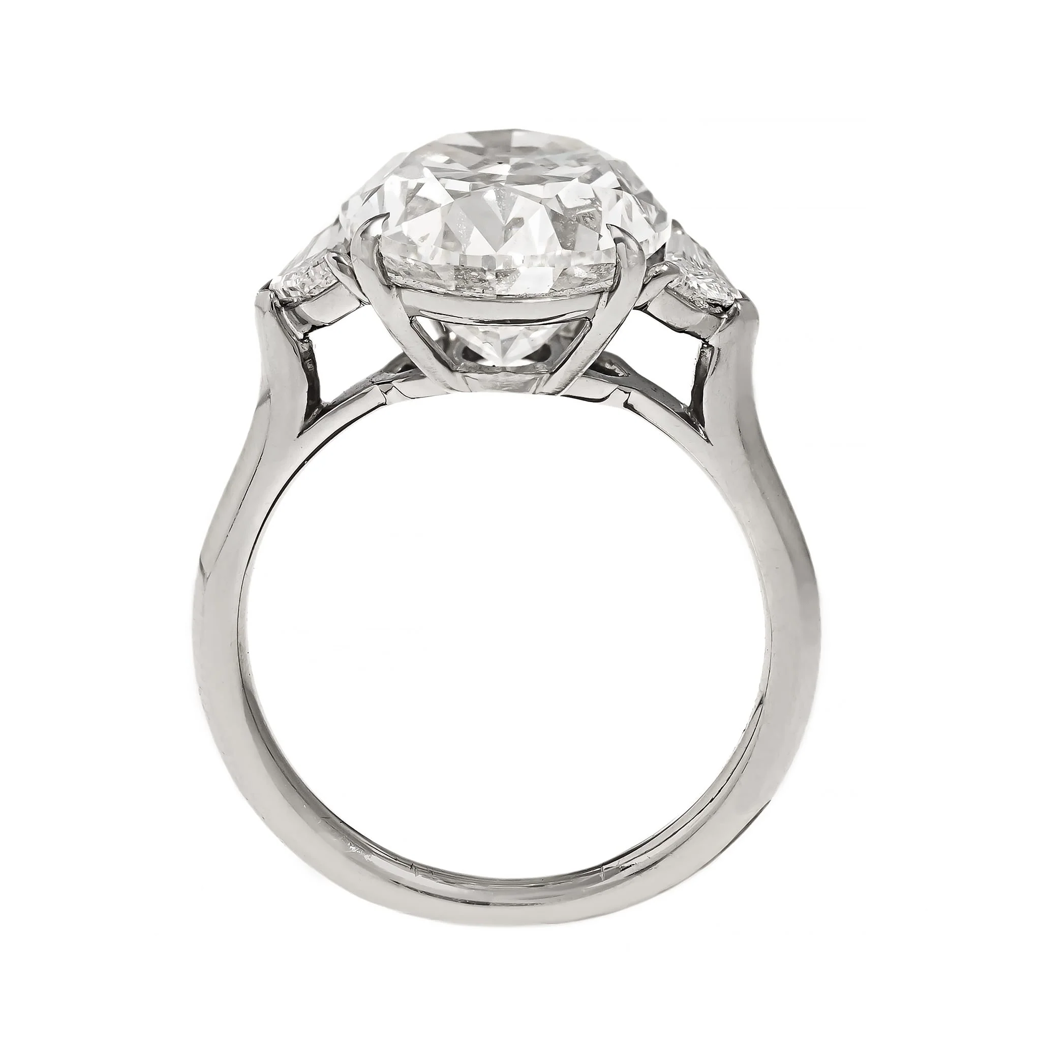 Platinum 3 Stone Oval Cut Diamond Engagement Ring - Image 3