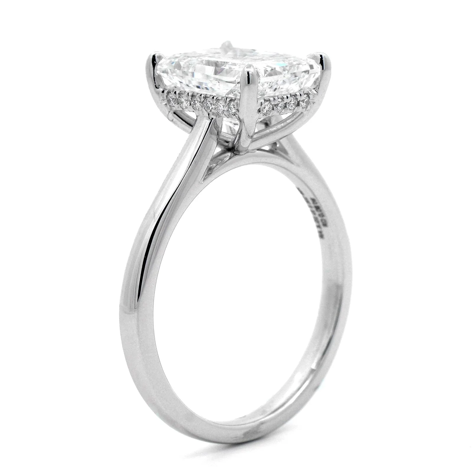 18K White Gold Radiant Cut Diamond Ring - Image 2