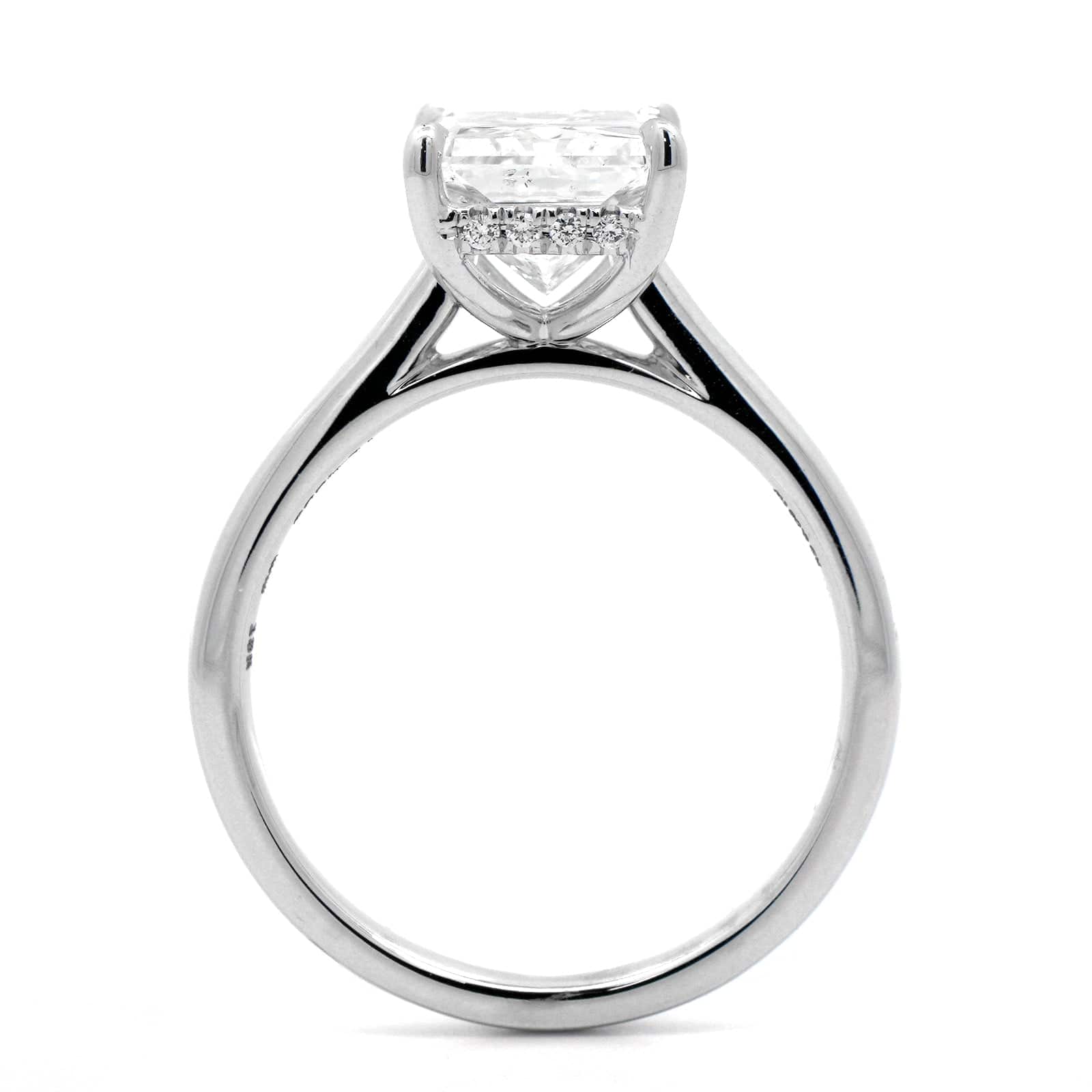 18K White Gold Radiant Cut Diamond Ring - Image 3