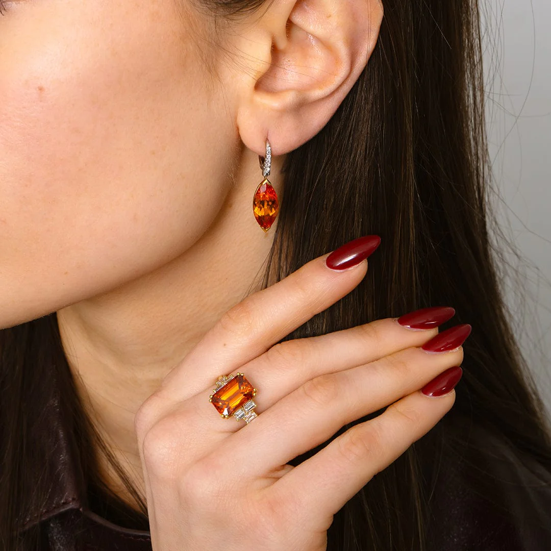 18K Yellow Gold Emerald Cut Garnet & Diamond Ring - Image 5