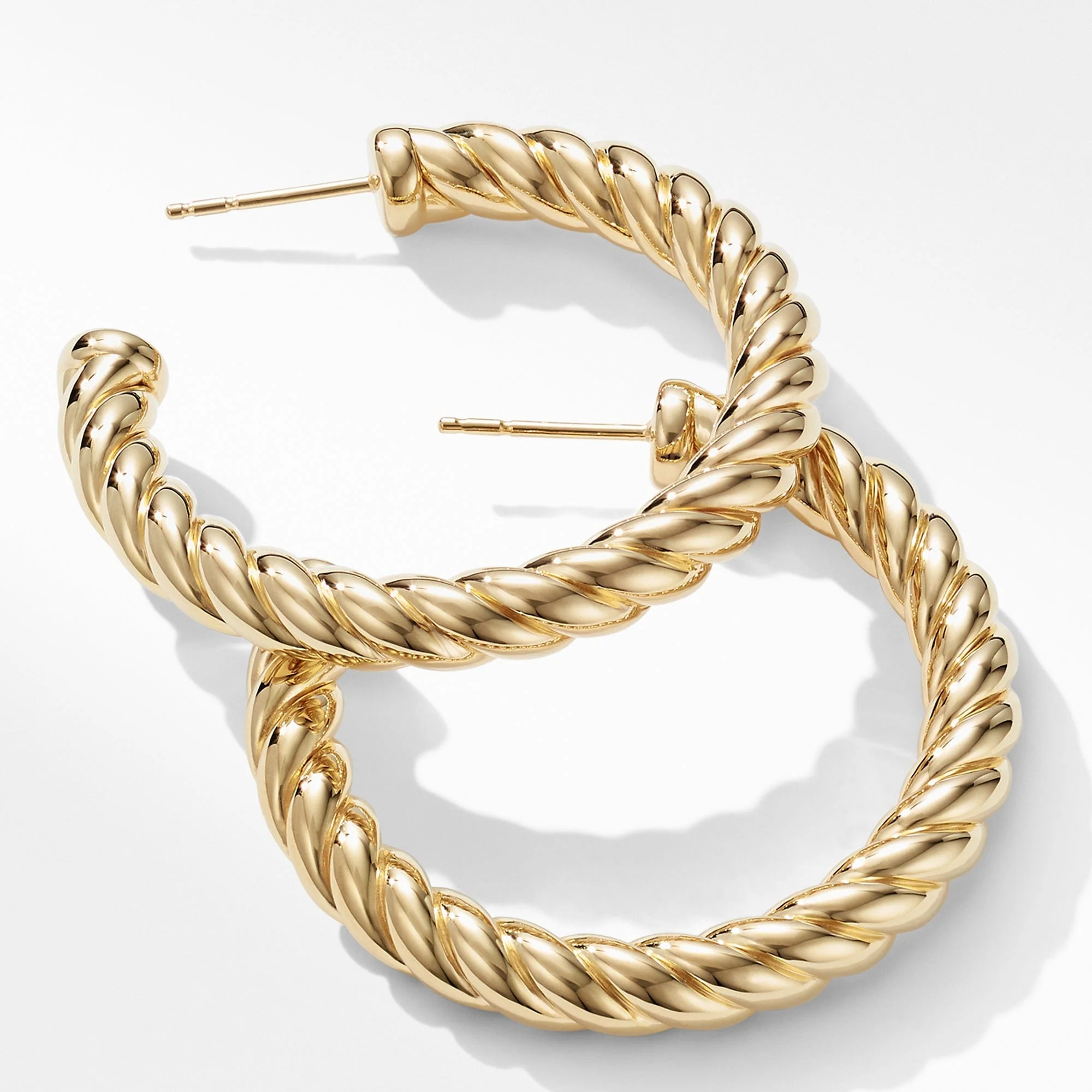 Sculpted Cable Hoop Earrings in 18K Yellow Gold - Image 3
