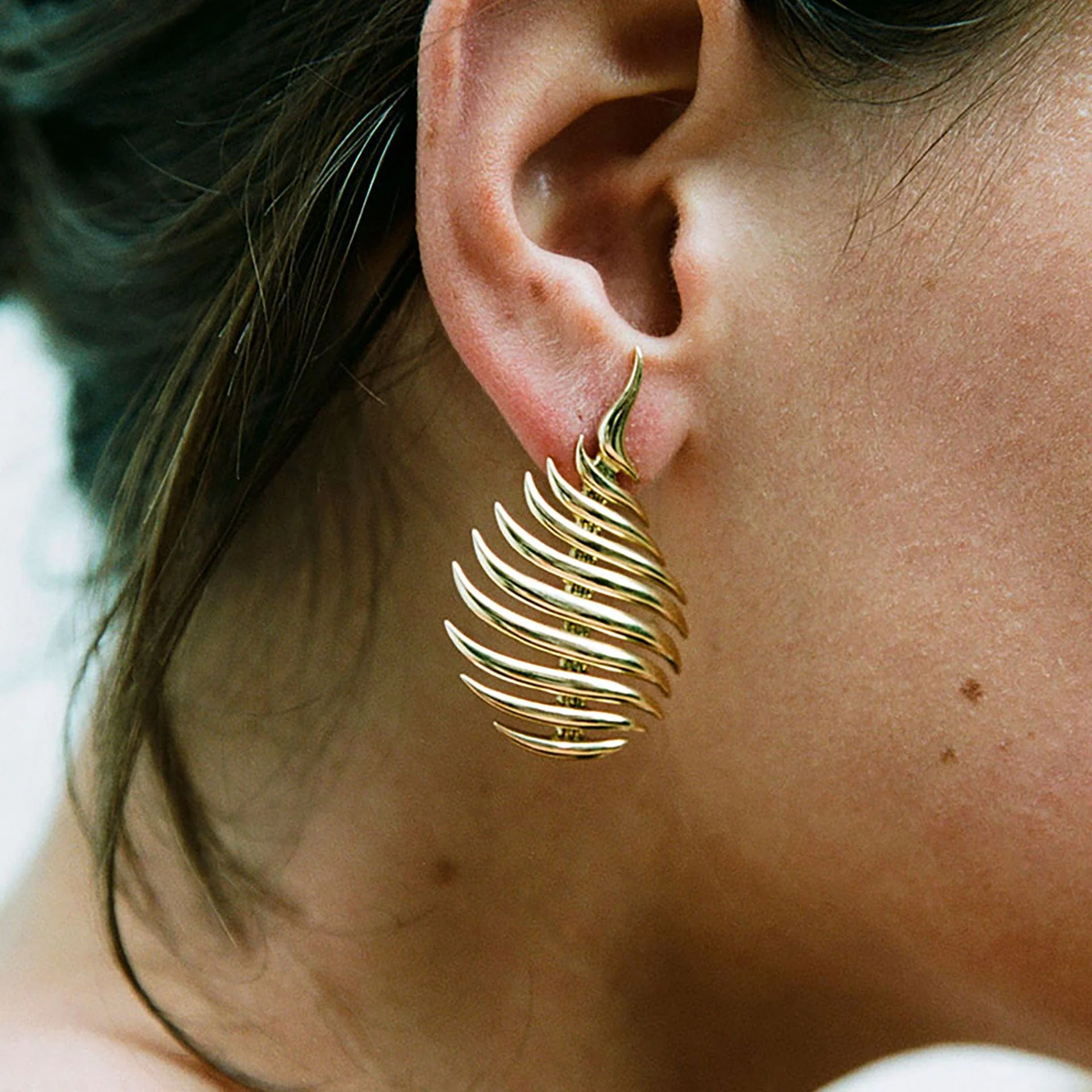Fernando Jorge 18K Yellow Gold Small Flame Earrings - Image 3