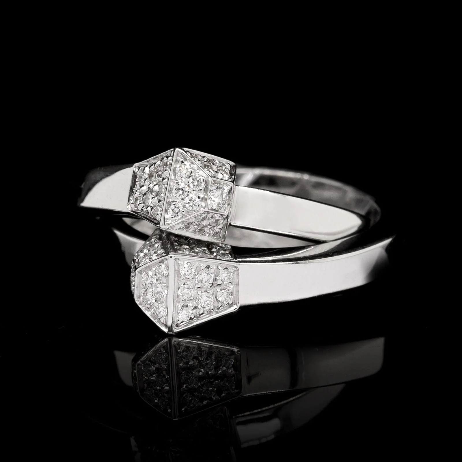 Gucci 18K White Gold Estate Diamond Chiodo Interlocking Rings