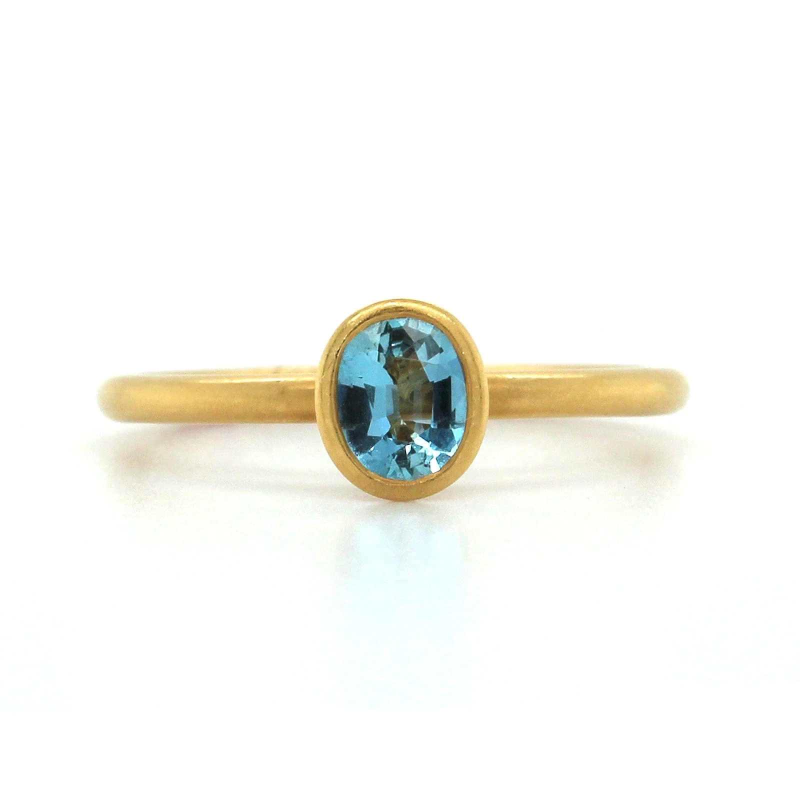 18K Yellow Gold Oval Cut Aquamarine Ring