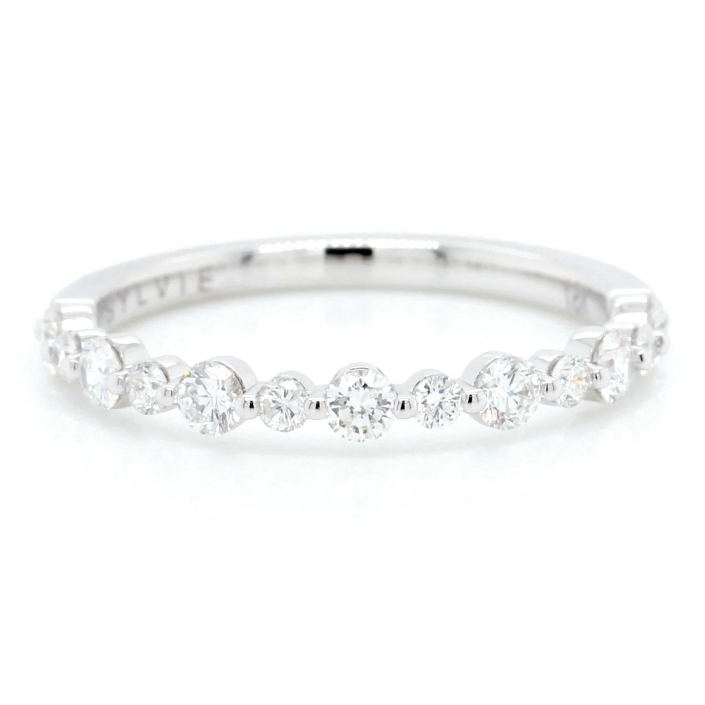 18K White Gold Alternating Round Diamond Band