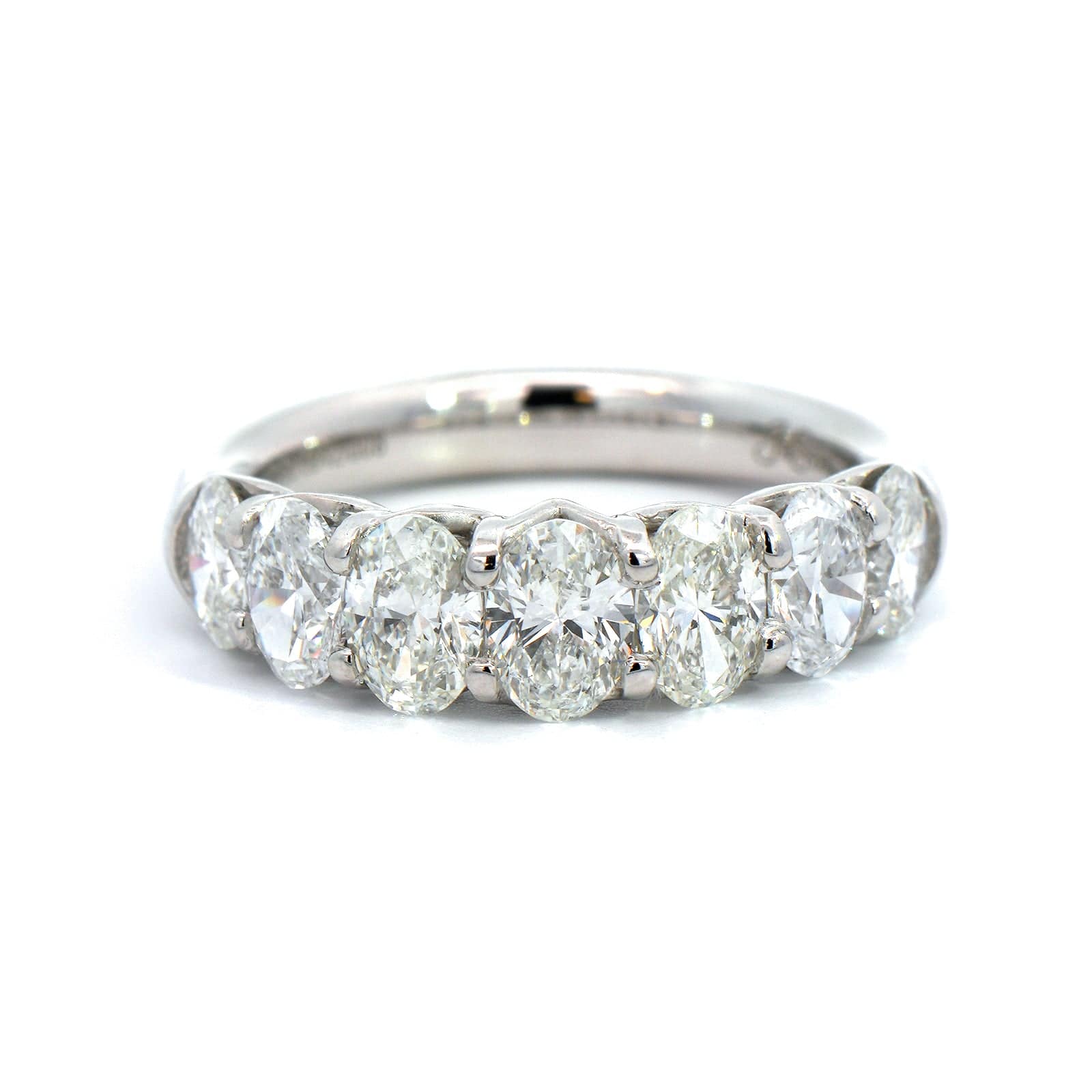 Platinum Shared Prong Graduating Oval Diamond Band - Image 5
