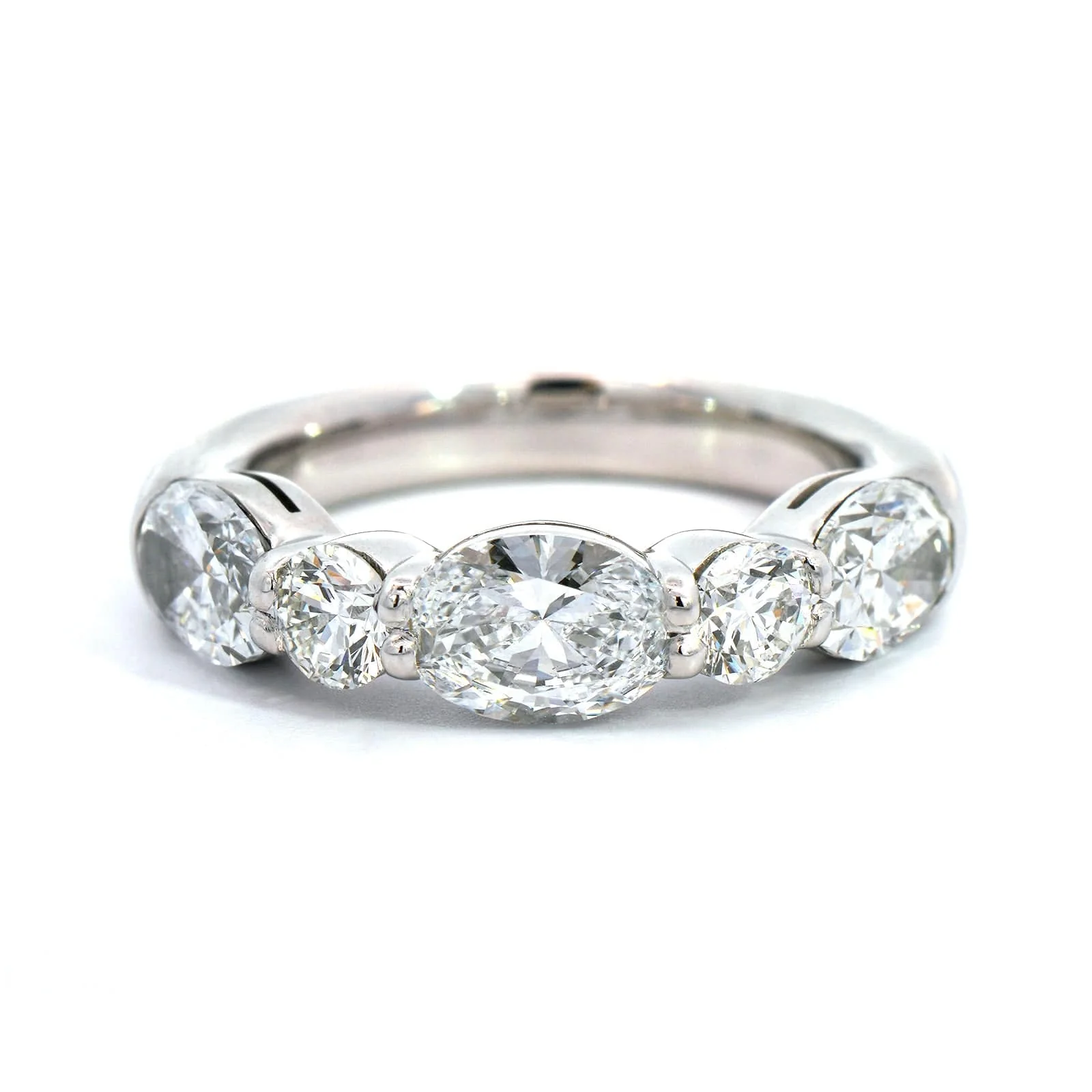 Platinum Shared Prong Alternating Round and Oval Diamond Band - Image 5