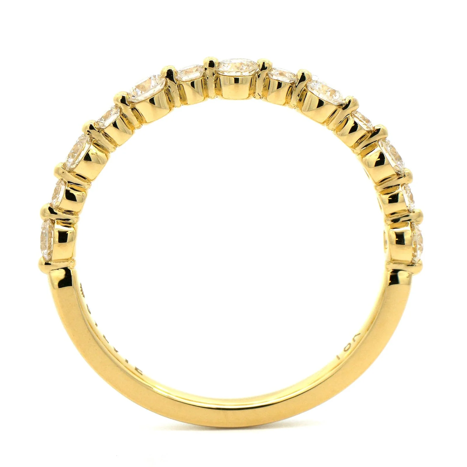 18K Yellow Gold Alternating Small and Large Diamond Wedding Ring - Image 3