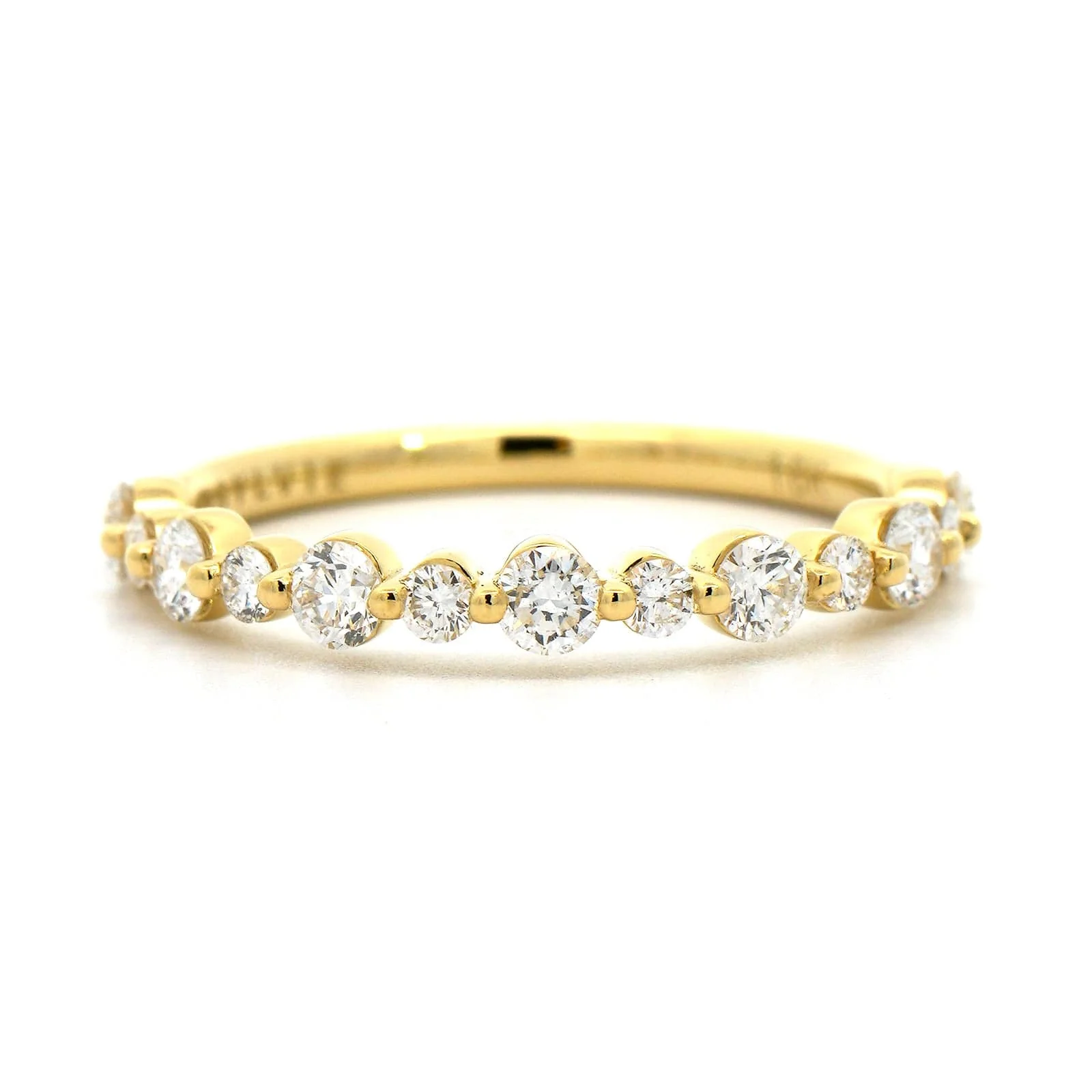 18K Yellow Gold Alternating Small and Large Diamond Wedding Ring - Image 5