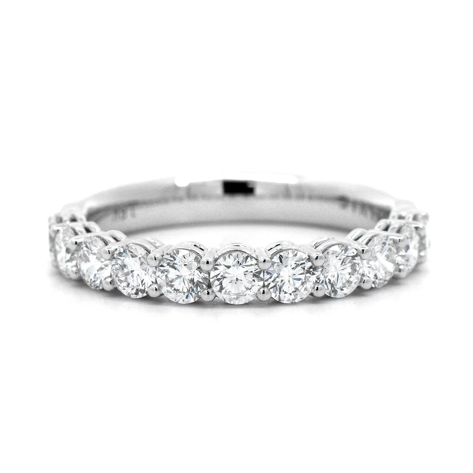 18K White Gold Shared Prong Round Diamond Wedding Ring