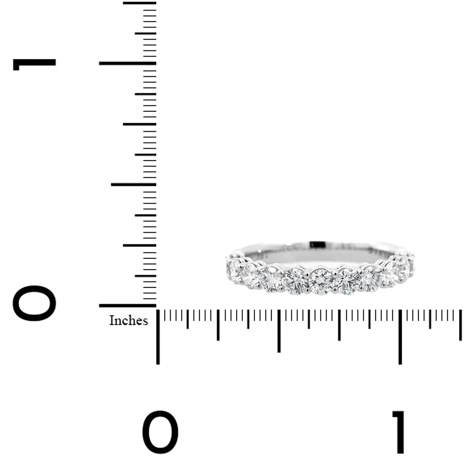 18K White Gold Shared Prong Round Diamond Wedding Ring - Image 4