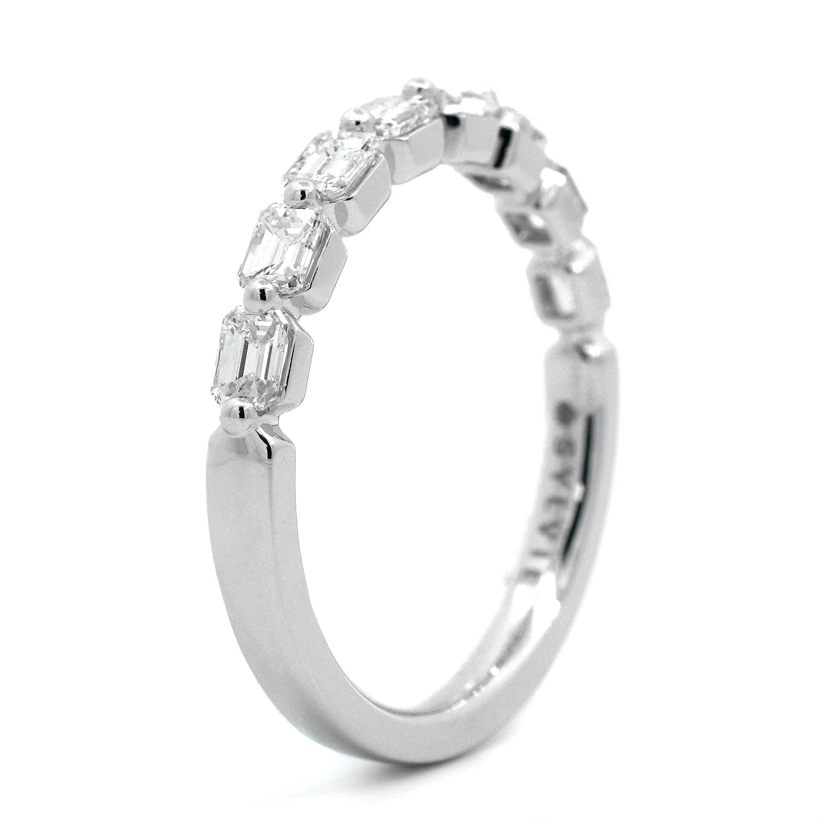 18K White Gold Single Prong Emerald Cut Diamond Wedding Ring - Image 2