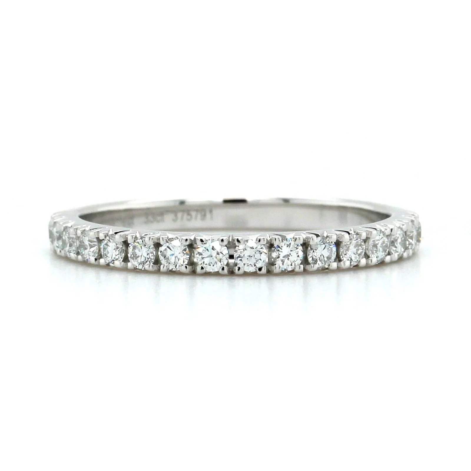 18K White Gold Prong Set 16 Stone Diamond Band - Image 5
