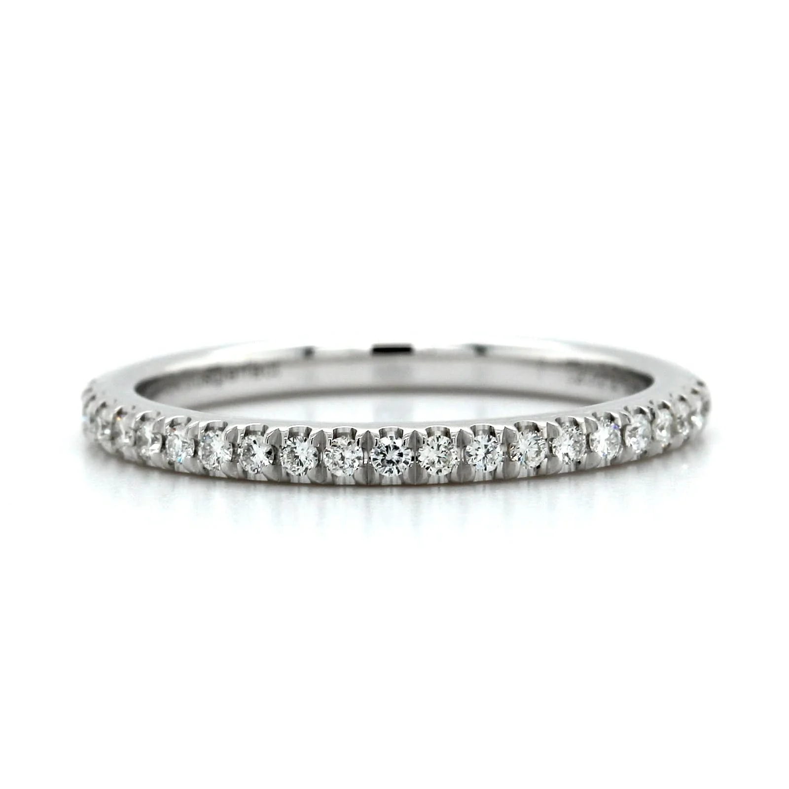 18K White Gold Prong Set 23 Stone Diamond Band - Image 5