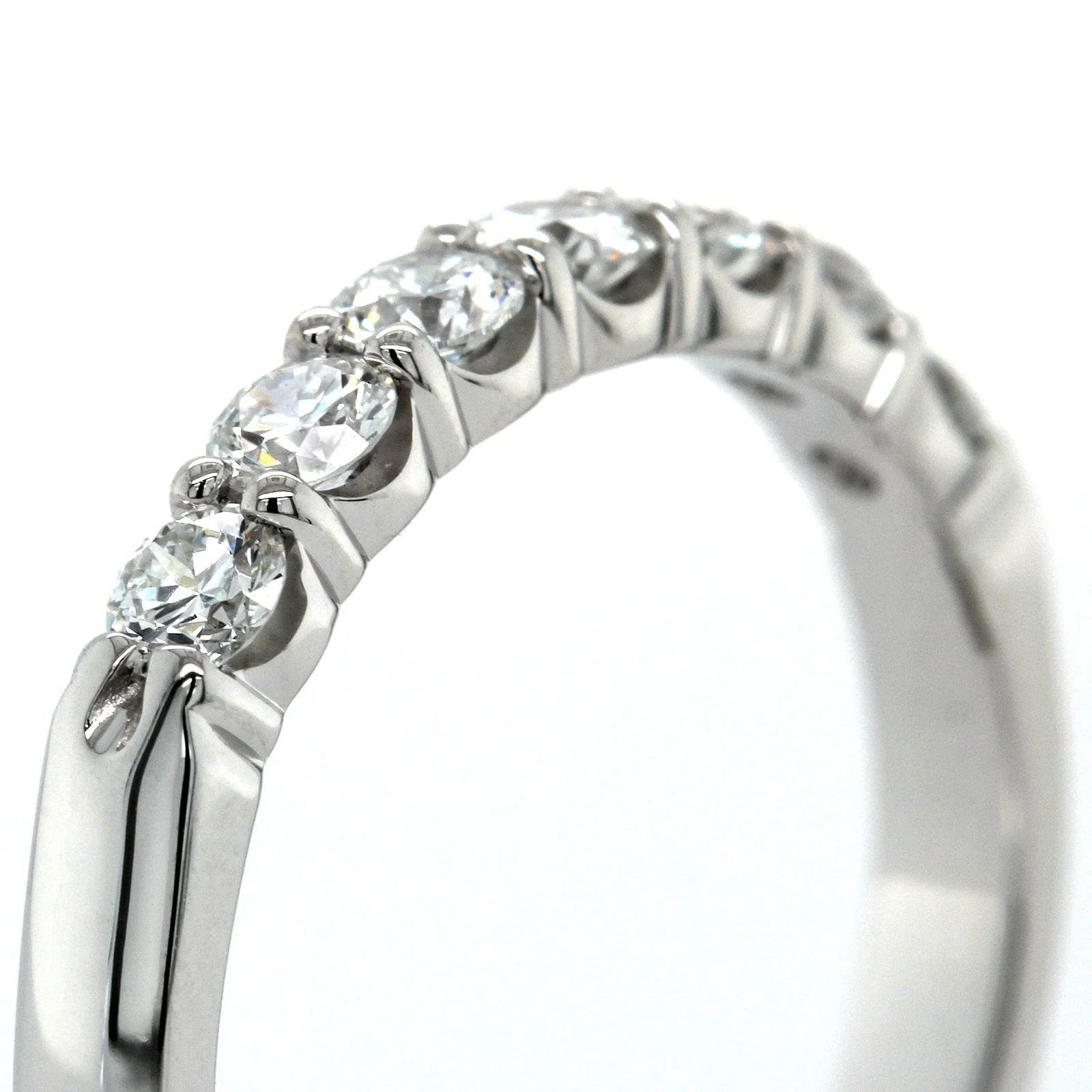 18K White Gold 7 Stone Diamond Band - Image 4