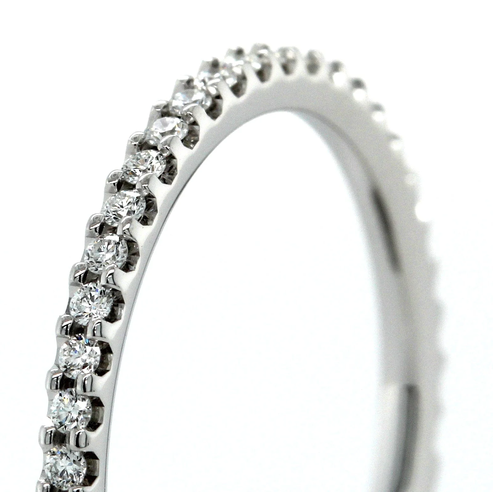 18K White Gold Shared Prong Diamond Band - Image 4