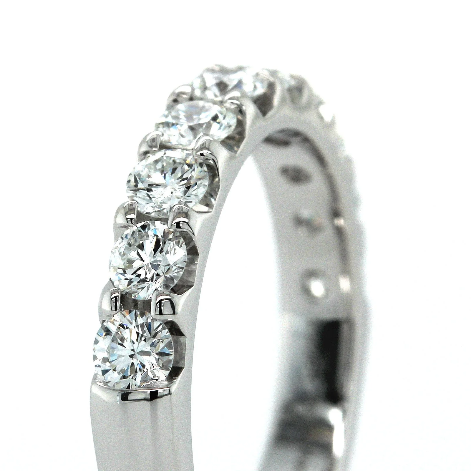 18K White Gold Shared Prong 10 Diamond Band - Image 4