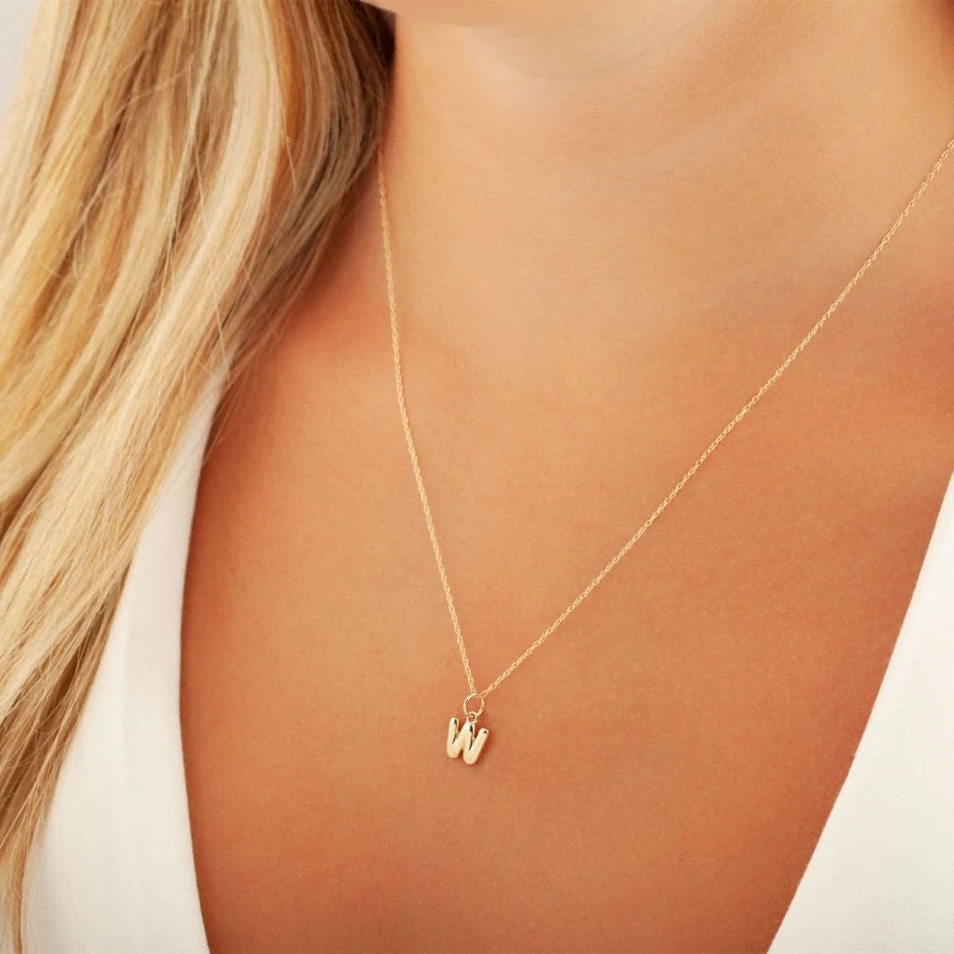 14K Yellow Gold 18" Initial "W" Pendant Necklace - Image 2