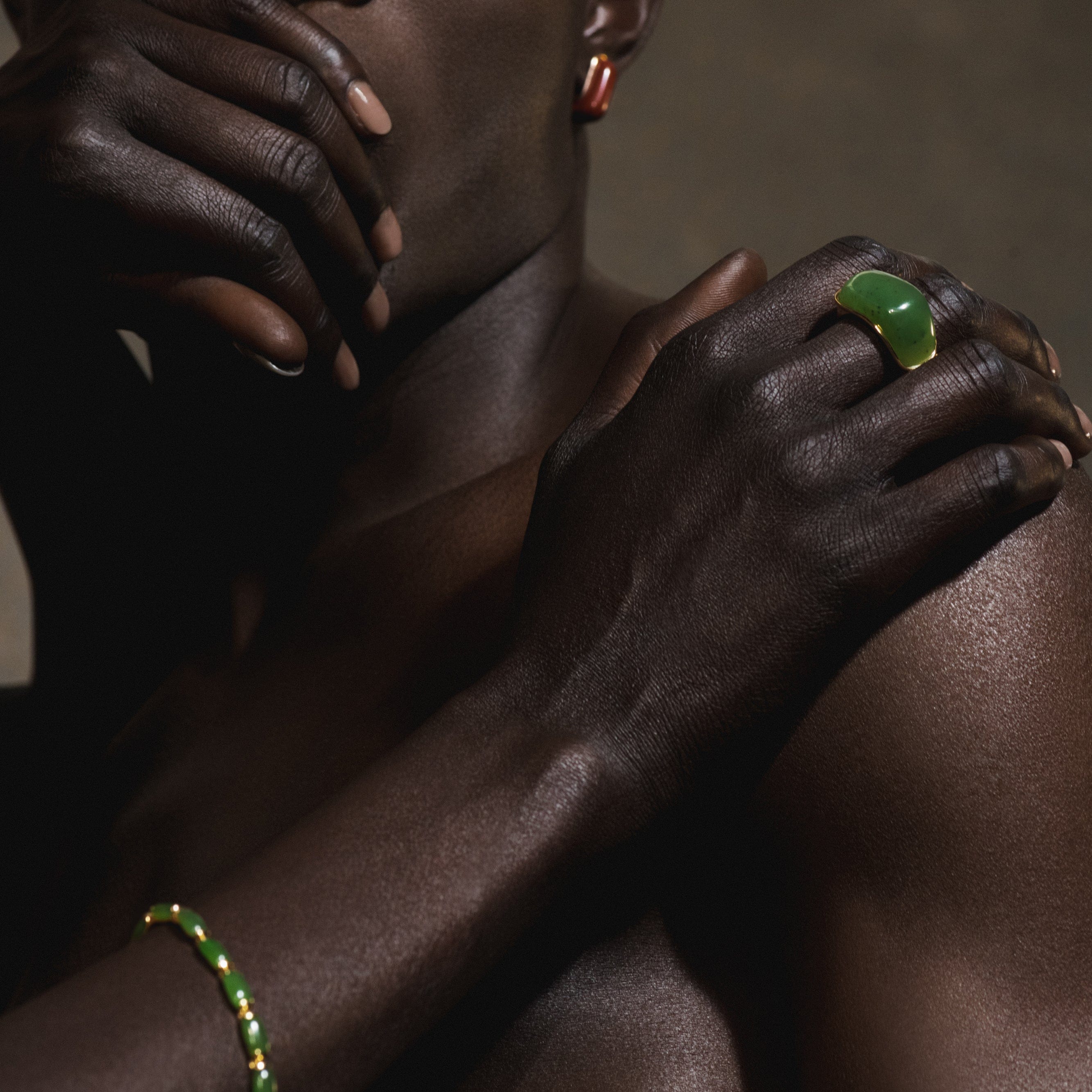 Fernando Jorge 18K Yellow Gold and Nephrite Jade Oblong Ring - Image 3