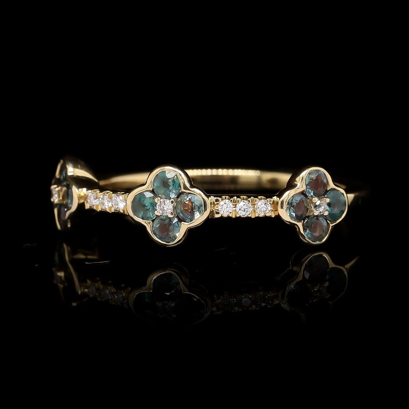 Mark Henry 18K Yellow Gold Estate Alexandrite and Diamond Ring