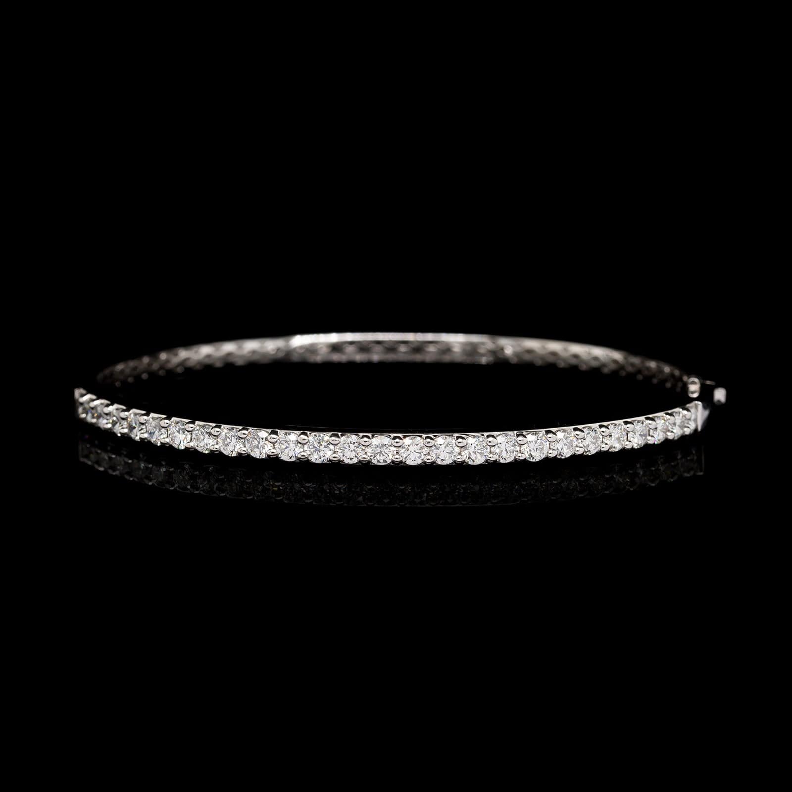 Memoire 18K White Gold Diamond Bangle