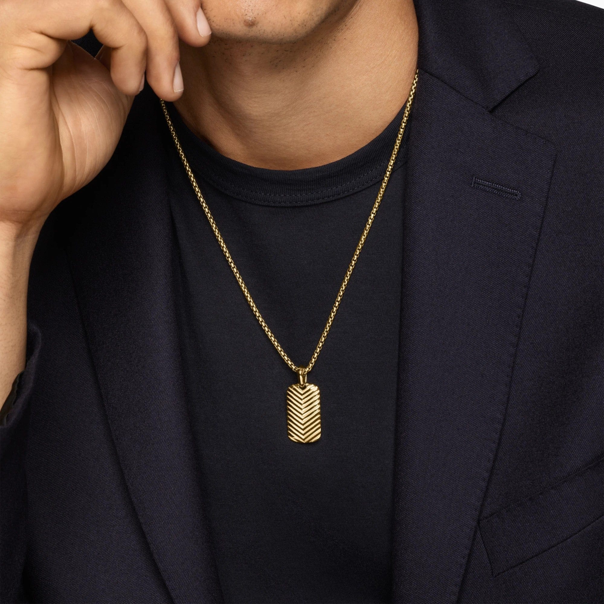Chevron Tag 18K Yellow Gold, 27mm - Image 3