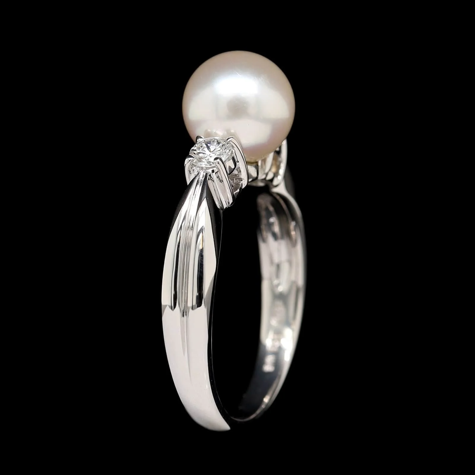 Mikimoto 18K White Gold Estate Cultured Akoya Pearl and Diamond Ring - Image 2