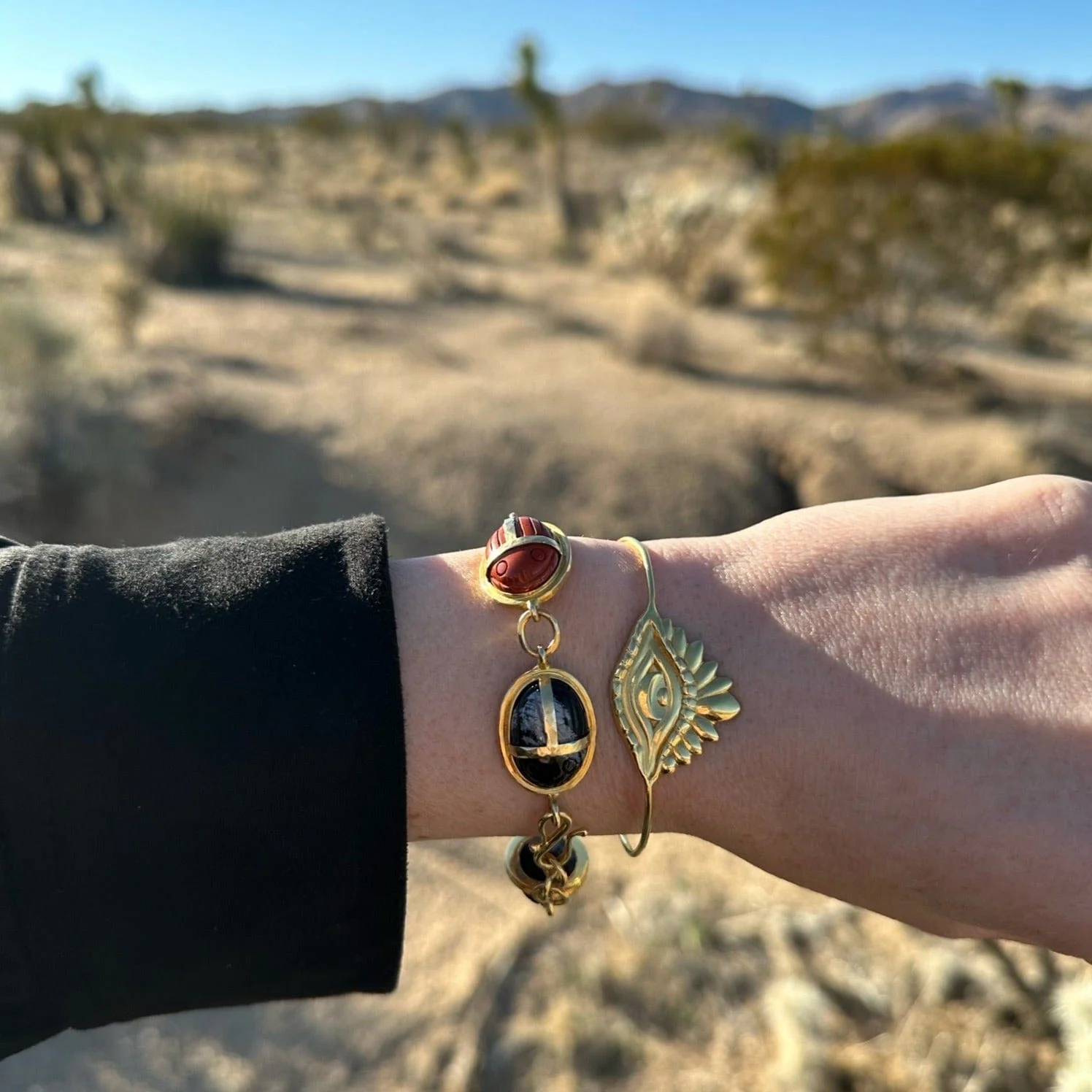 Christina Alexiou 14K Yellow Gold Agate and Carnelian Scarab Bracelet - Image 2