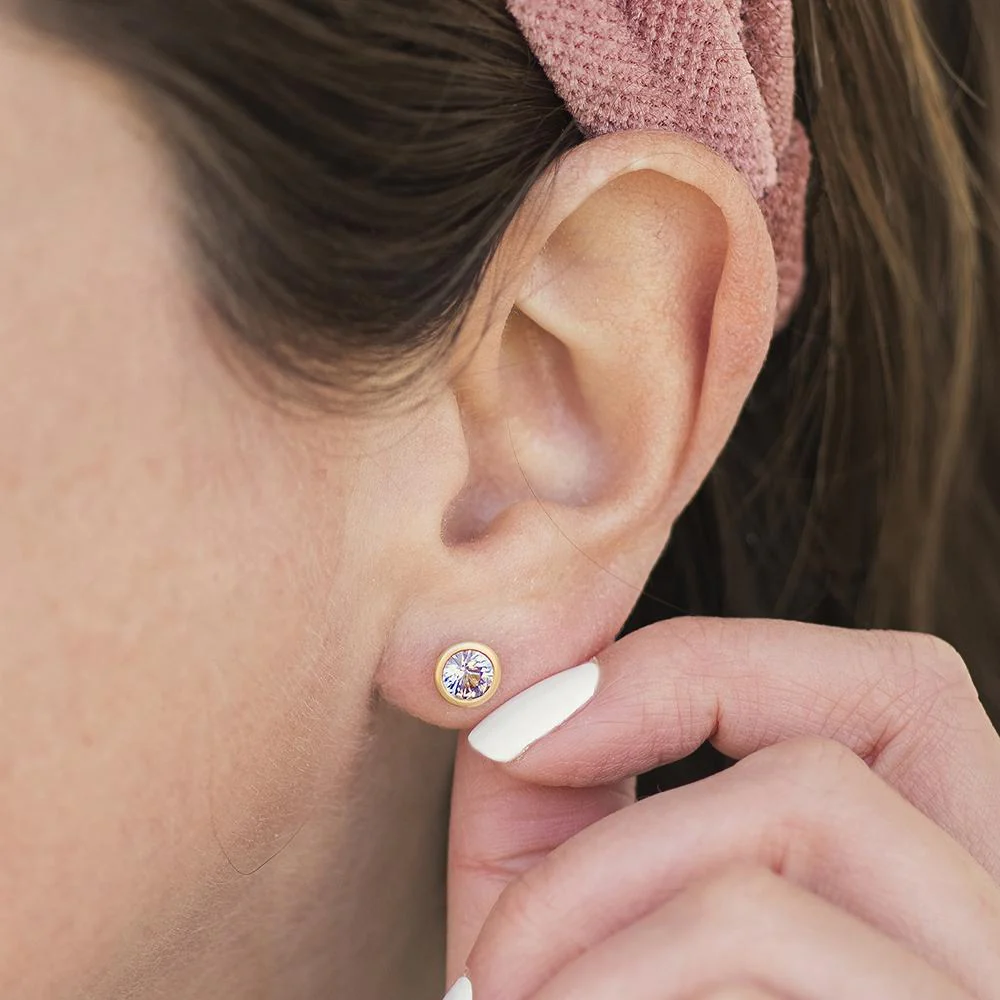 18K Yellow Gold Lavender Spinel Stud Earrings - Image 2