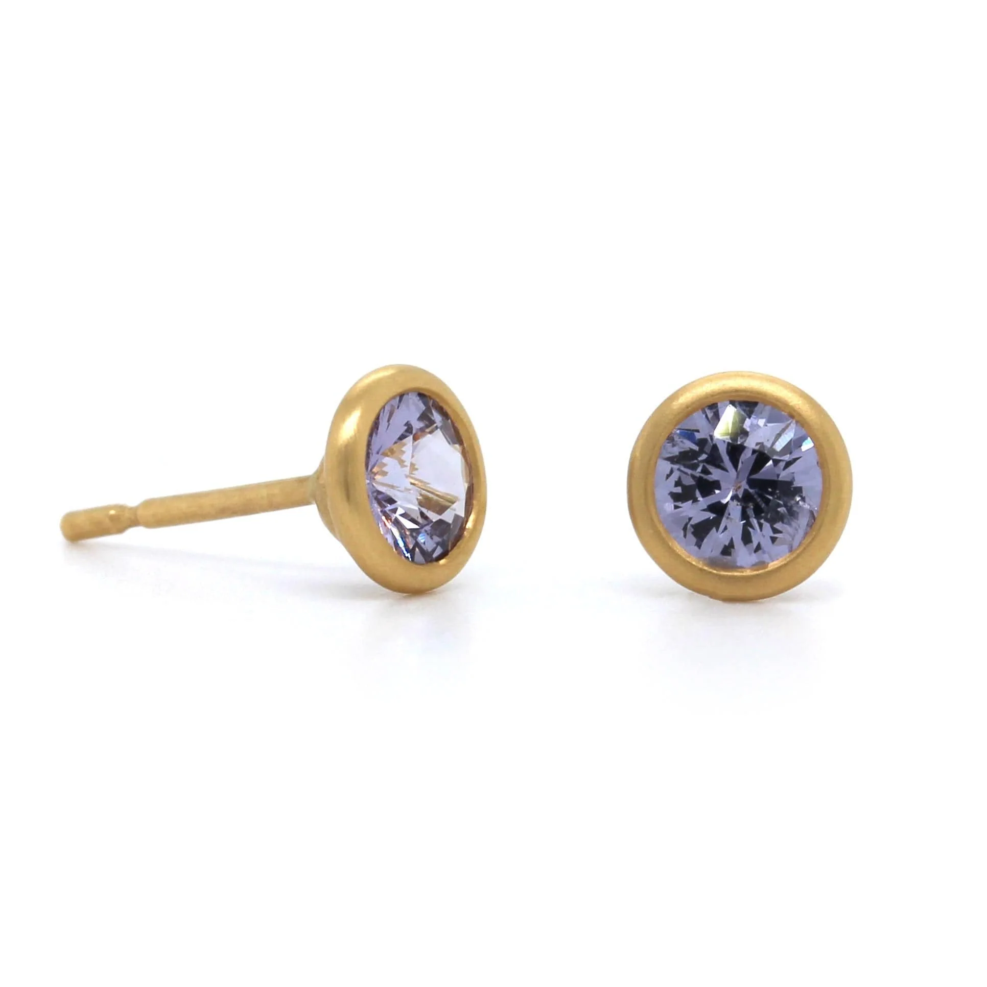 18K Yellow Gold Lavender Spinel Stud Earrings - Image 4
