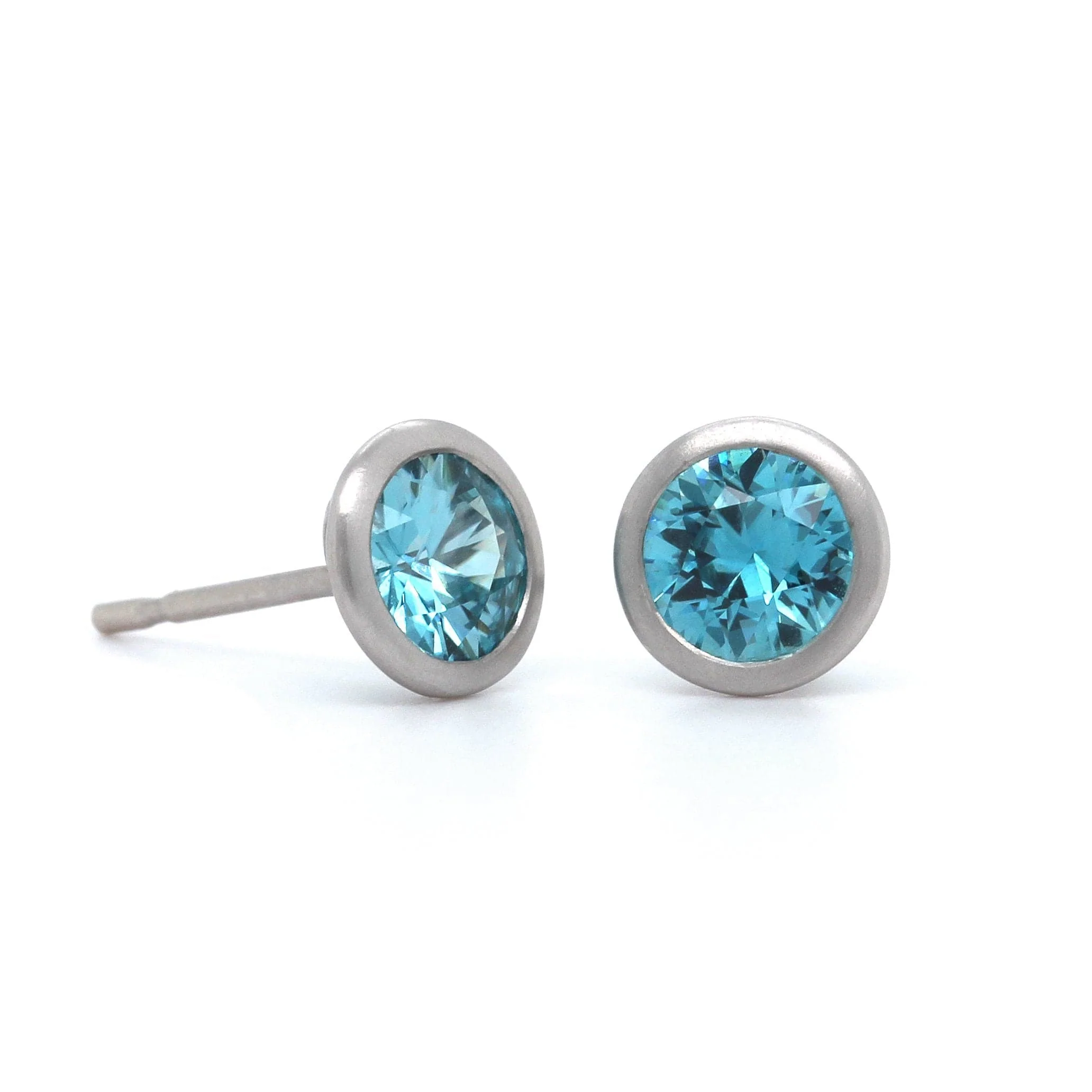 18K White Gold Blue Zircon Stud Earrings