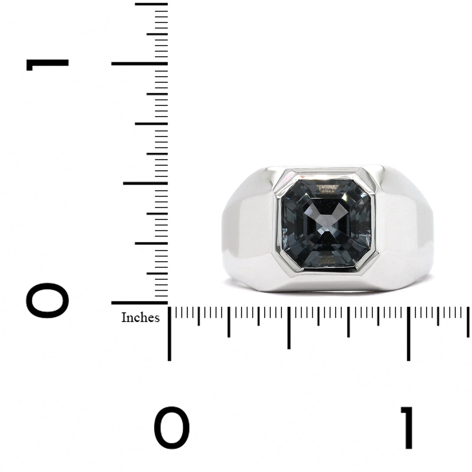 18K White Gold Bezel Set Spinel Ring - Image 3