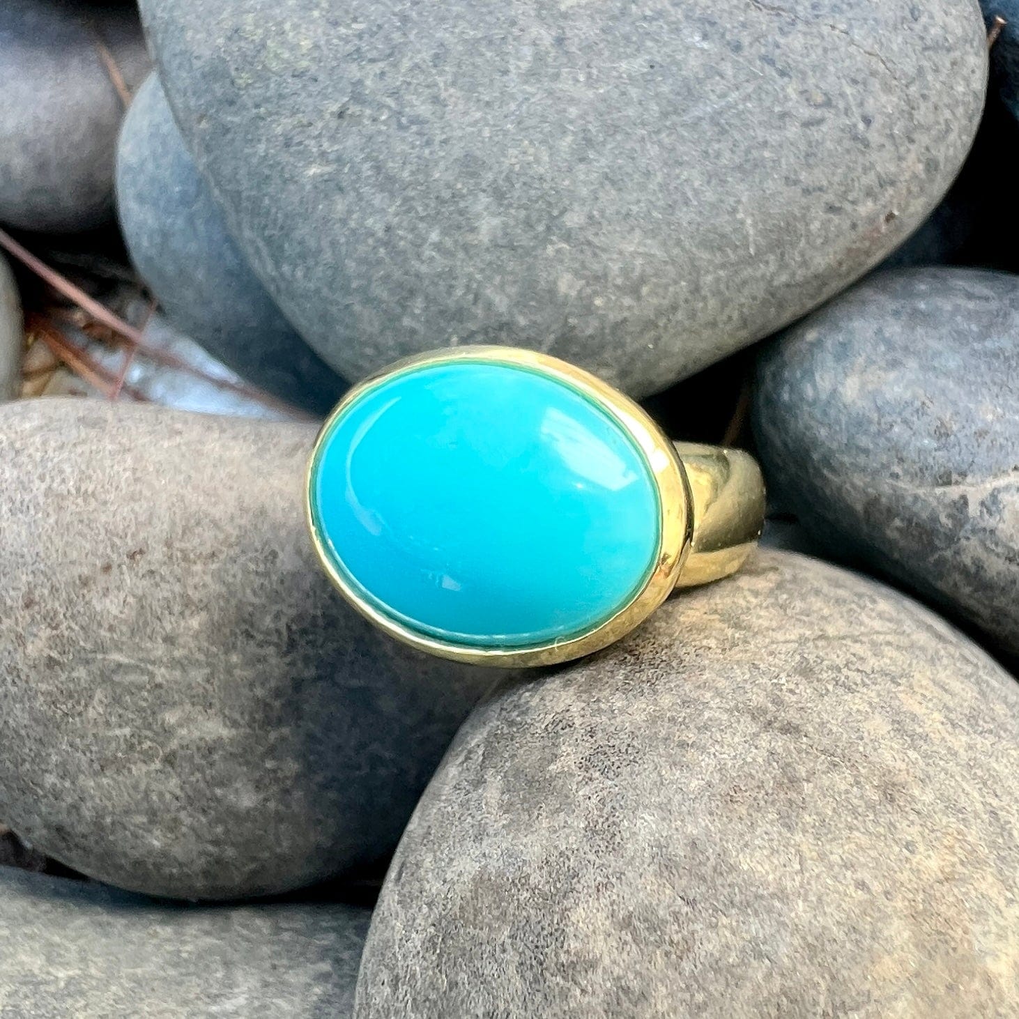18K Yellow Gold Oval Arizona Turquoise Ring - Image 2