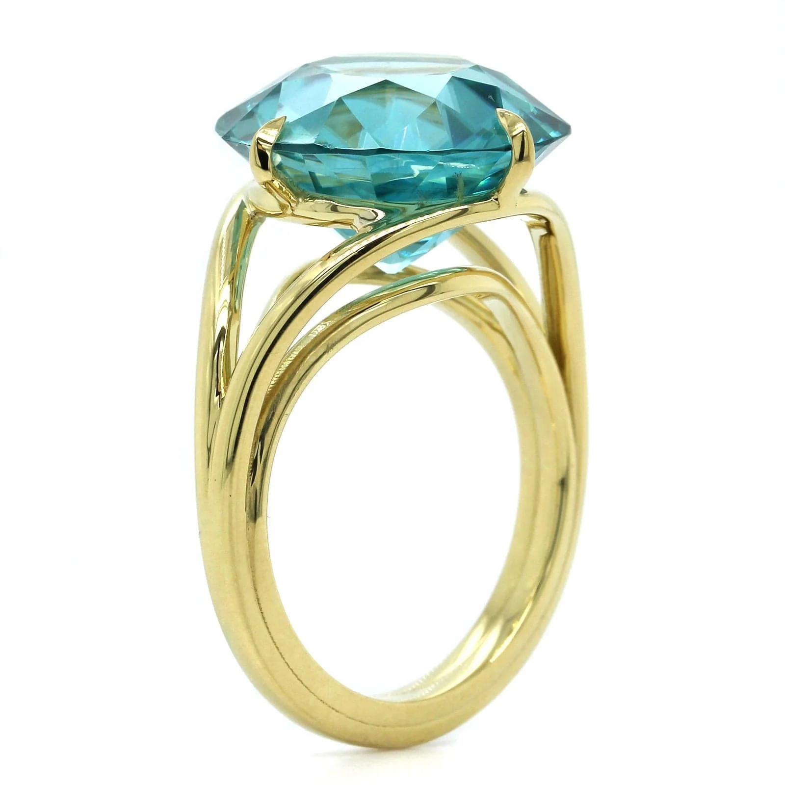 18K Yellow Gold Round Blue Zircon Ring - Image 2