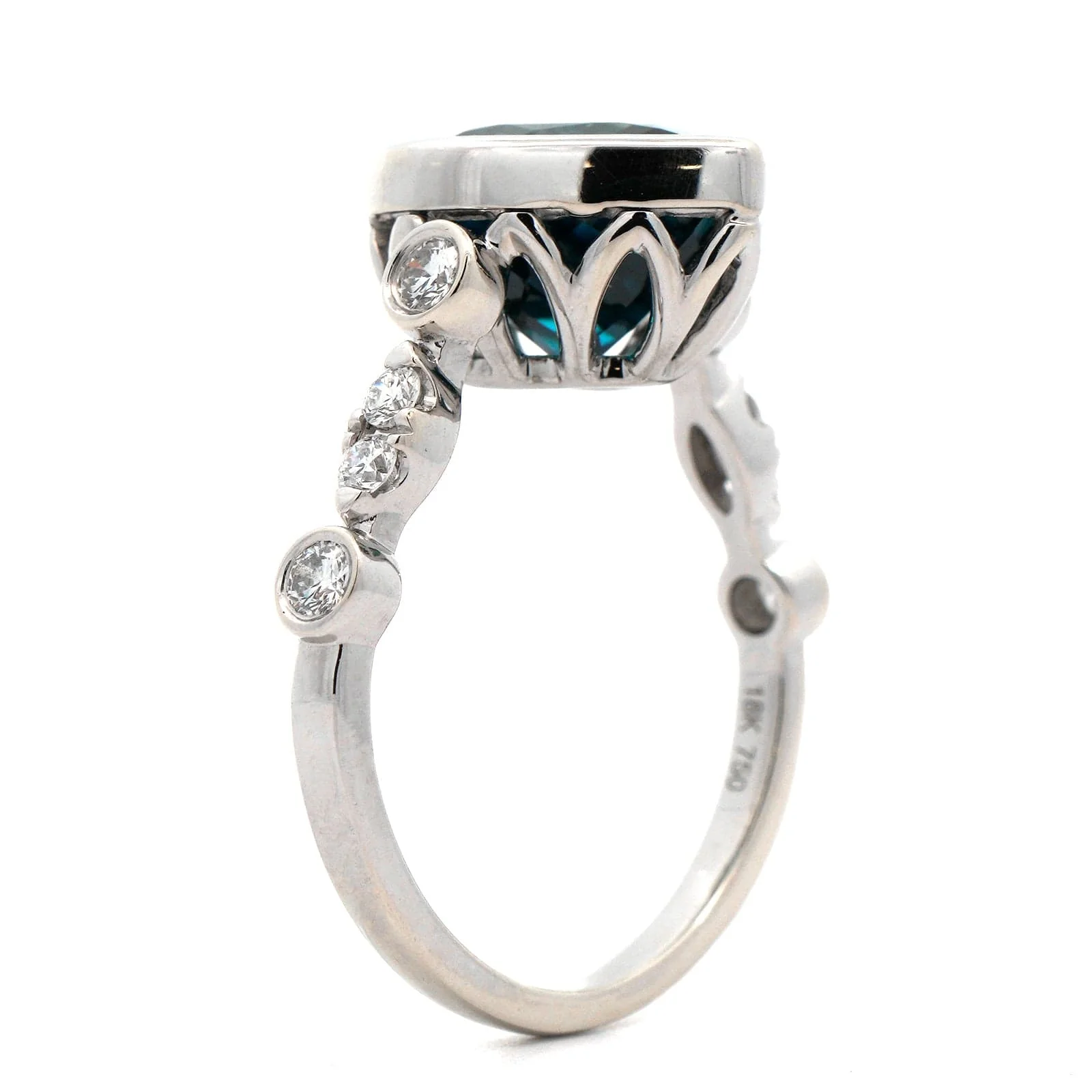 18K White Gold Pear Shaped Zircon and Diamond Ring - Image 2