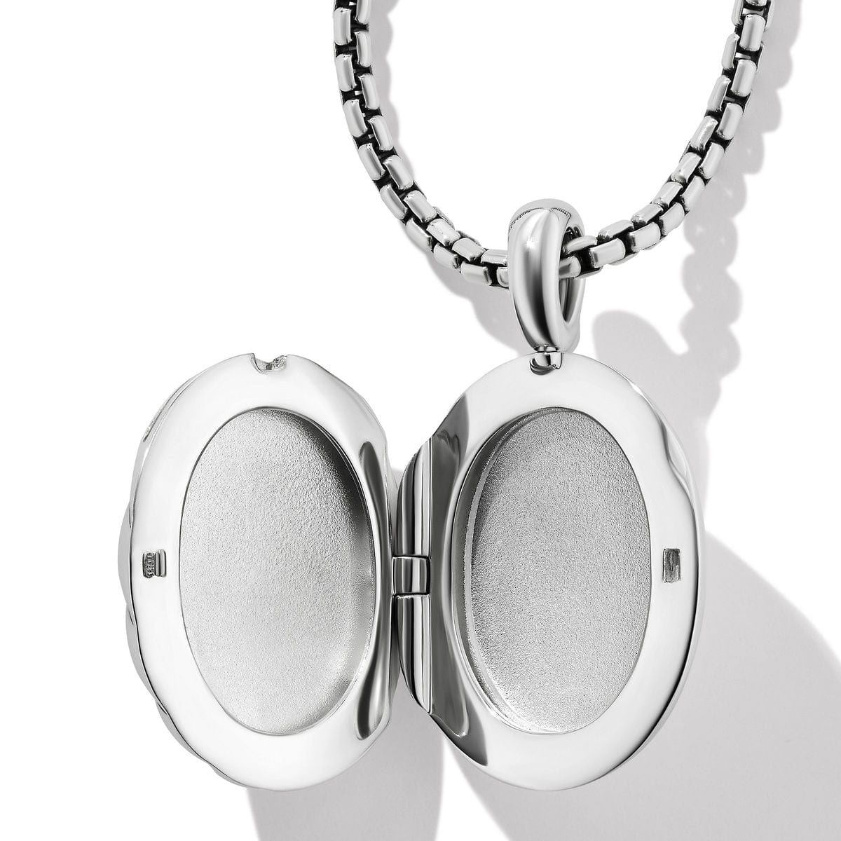 Sculpted Cable Locket Amulet - Image 2